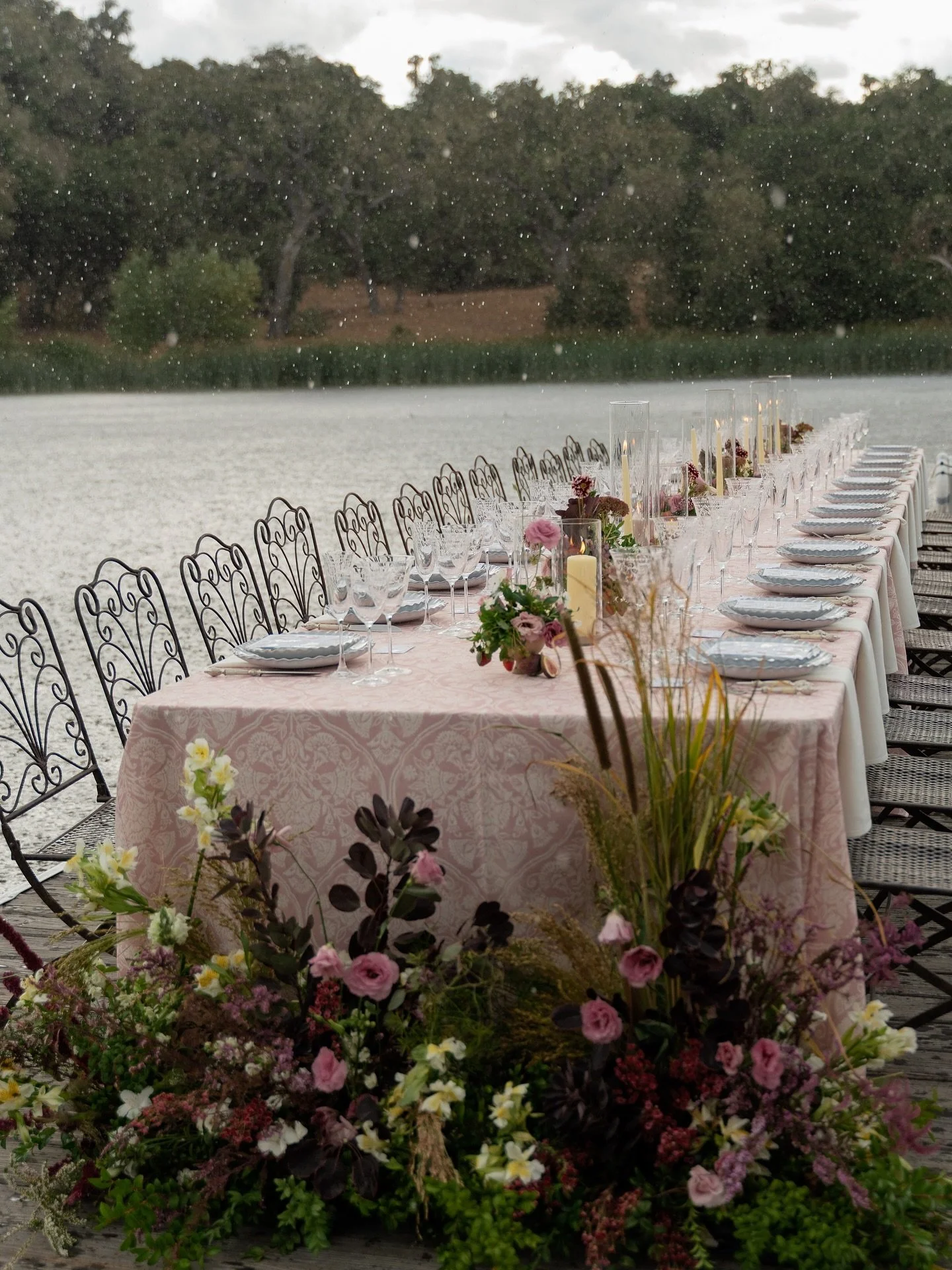 Mother Nature had her own agenda yesterday 🌧️

Photos @amelieblackphotography 
Florals @jausofvern 
Venue @alisalranch 
Rentals @townandcountry_eventrentals 
Stationery @oliviaprovey 
Planning + Design @emmylouevents_ 
Models @tj_gabby 
Beauty @braz