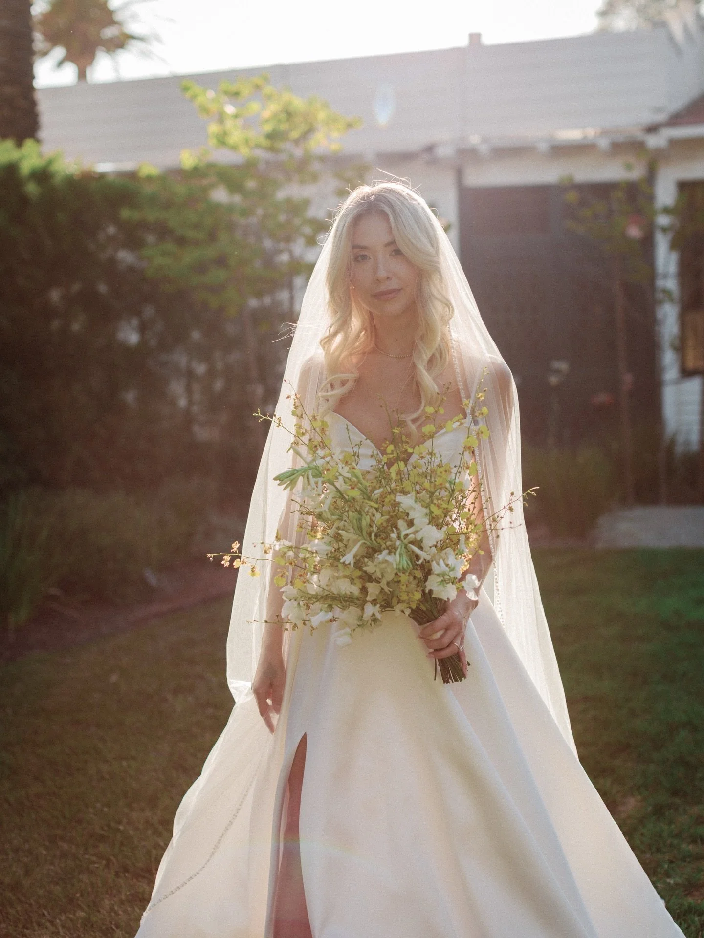 Angelic bridal moments 🪄

@morgan_stoddard 
@matteistavernauberge 
@aivyfloralstudio 
@teamhairandmakeup