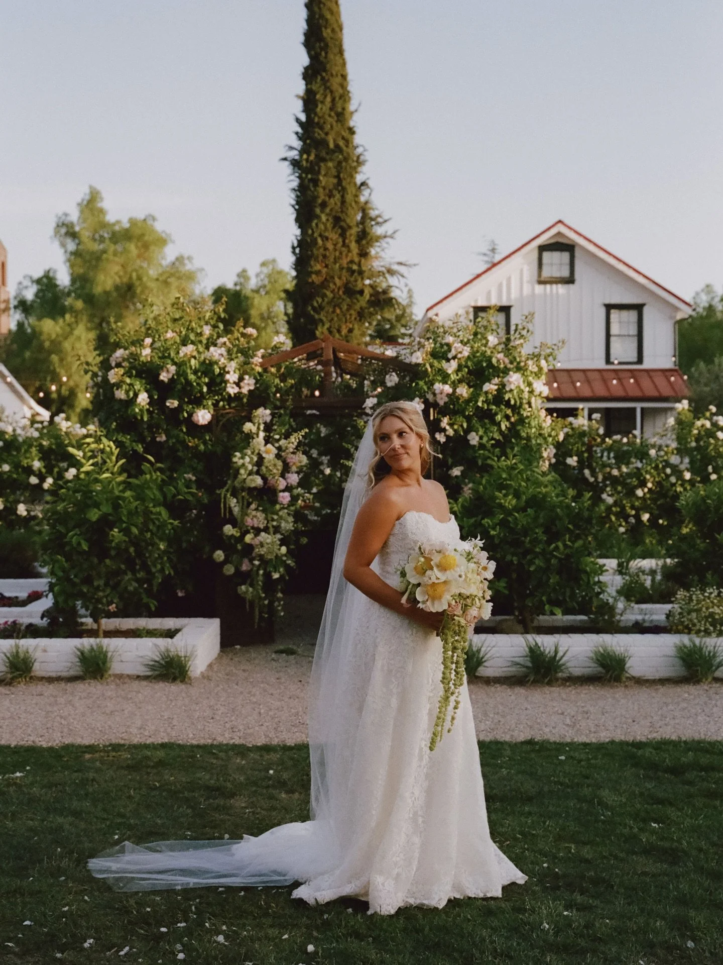 Film from a perfect day 🌞

Photo @ridgebenben @weddingswithridge 
Venue @matteistavernauberge 
Florist @infullbloombylex
Stationery @thebeepaperie 
Super 8 @loveyou.nadine
Hair @thequeensbees 
Makeup @beautygoeseverywhere 
Cake @thesolvangbakery 
Co