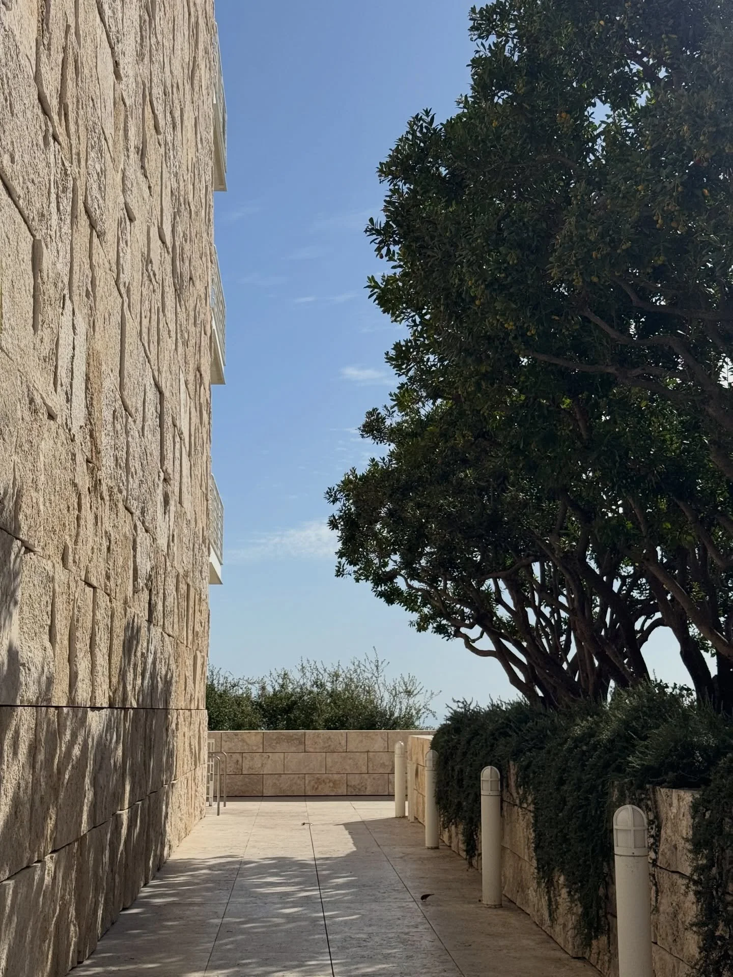 The Getty. Spending the day admiring this iconic Richard Meier design, which combines white aluminum, glass, and warm beige Italian travertine stone. #meier  #richardmeierarchitect
