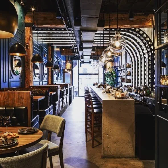 Yaletown-Neighbourhoog-Guide-bartholomew-bar.jpg