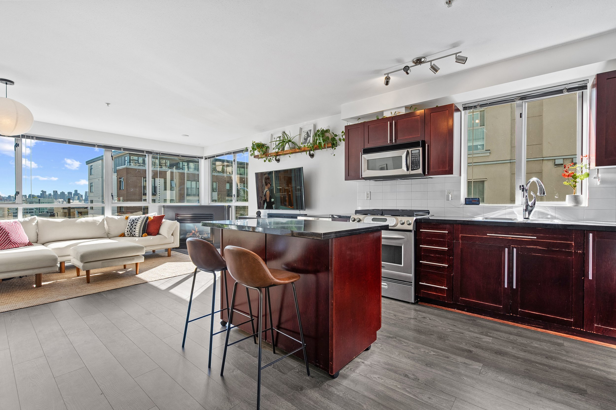 122-E-3rd-St-20.jpg