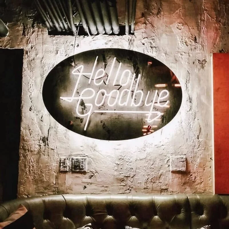 Yaletown-Neighbourhoog-Guide-hello-goodbye-bar-800x800.jpg