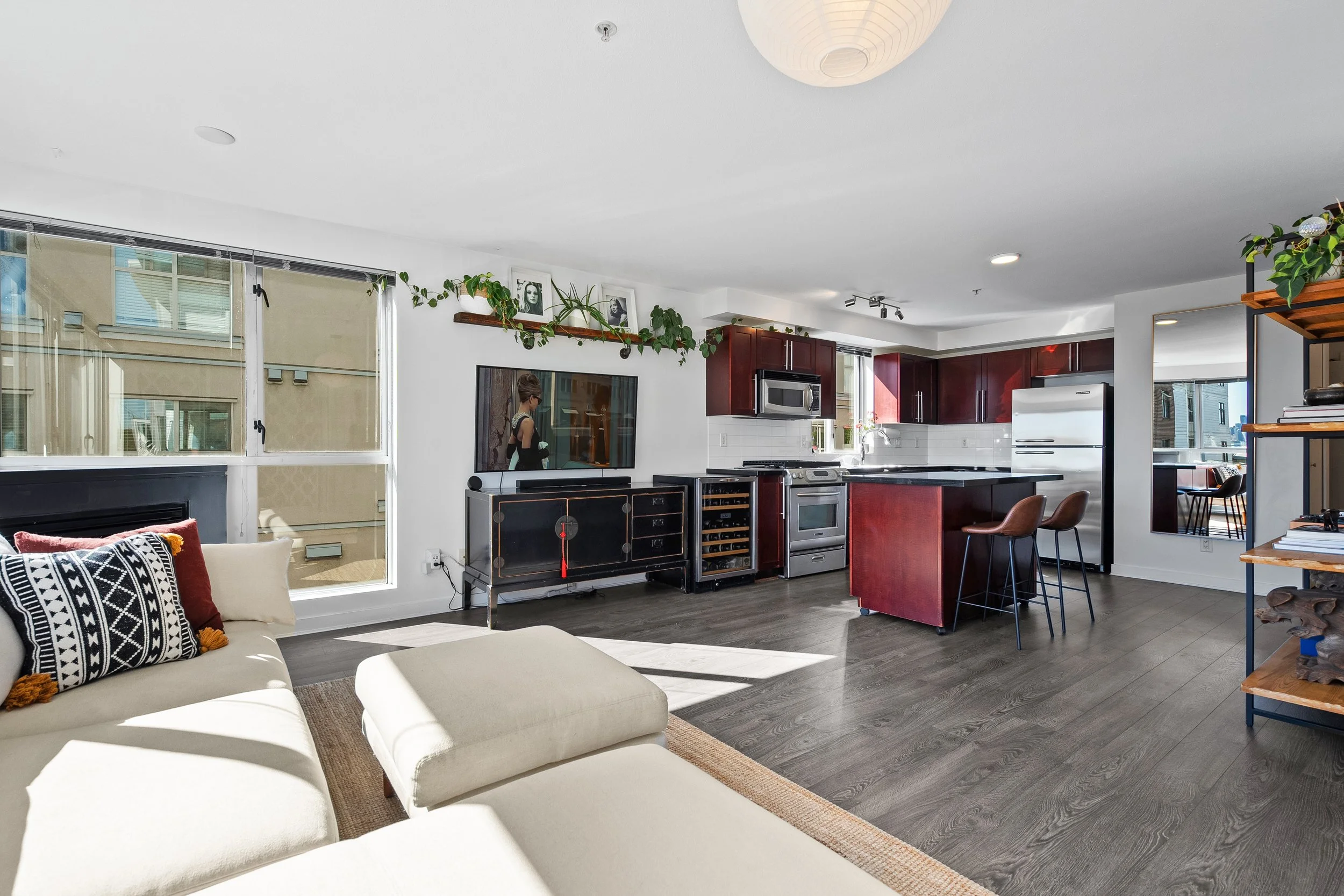 122-E-3rd-St-16.jpg