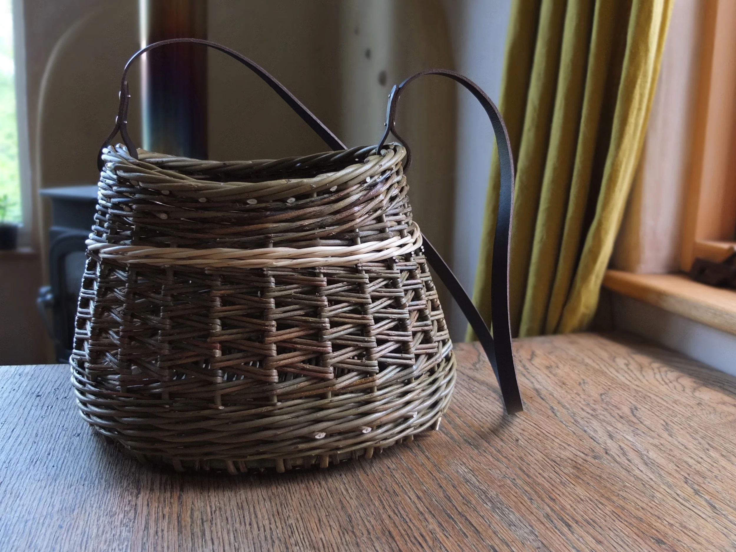 Willow shoulder bag with leather strap