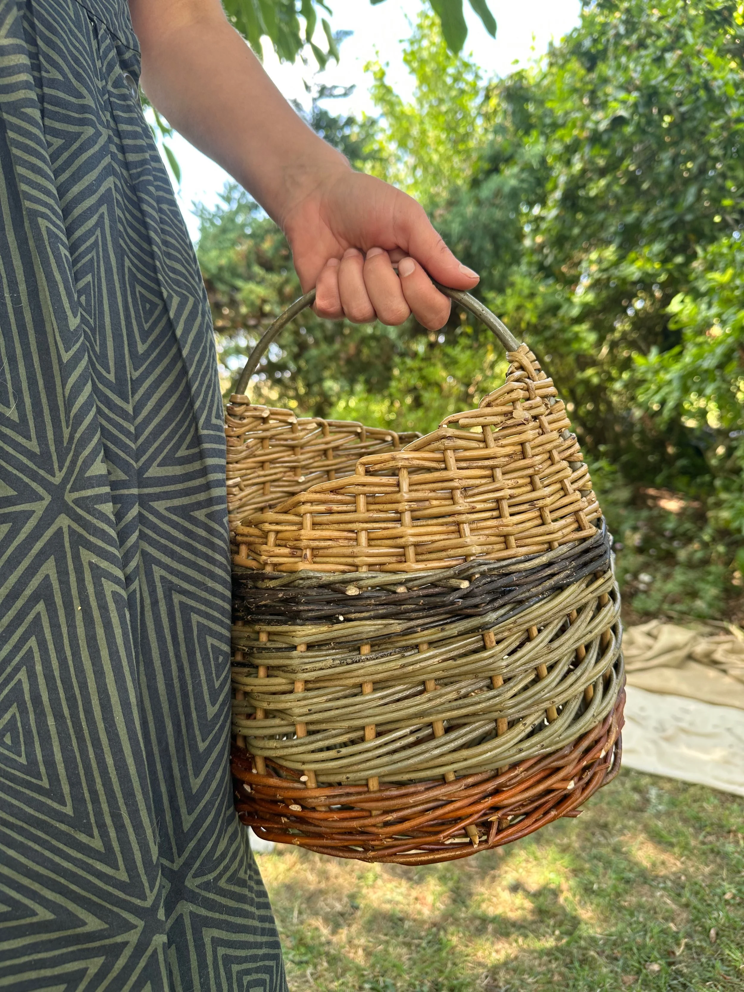 Finished asymmetric spiral basket