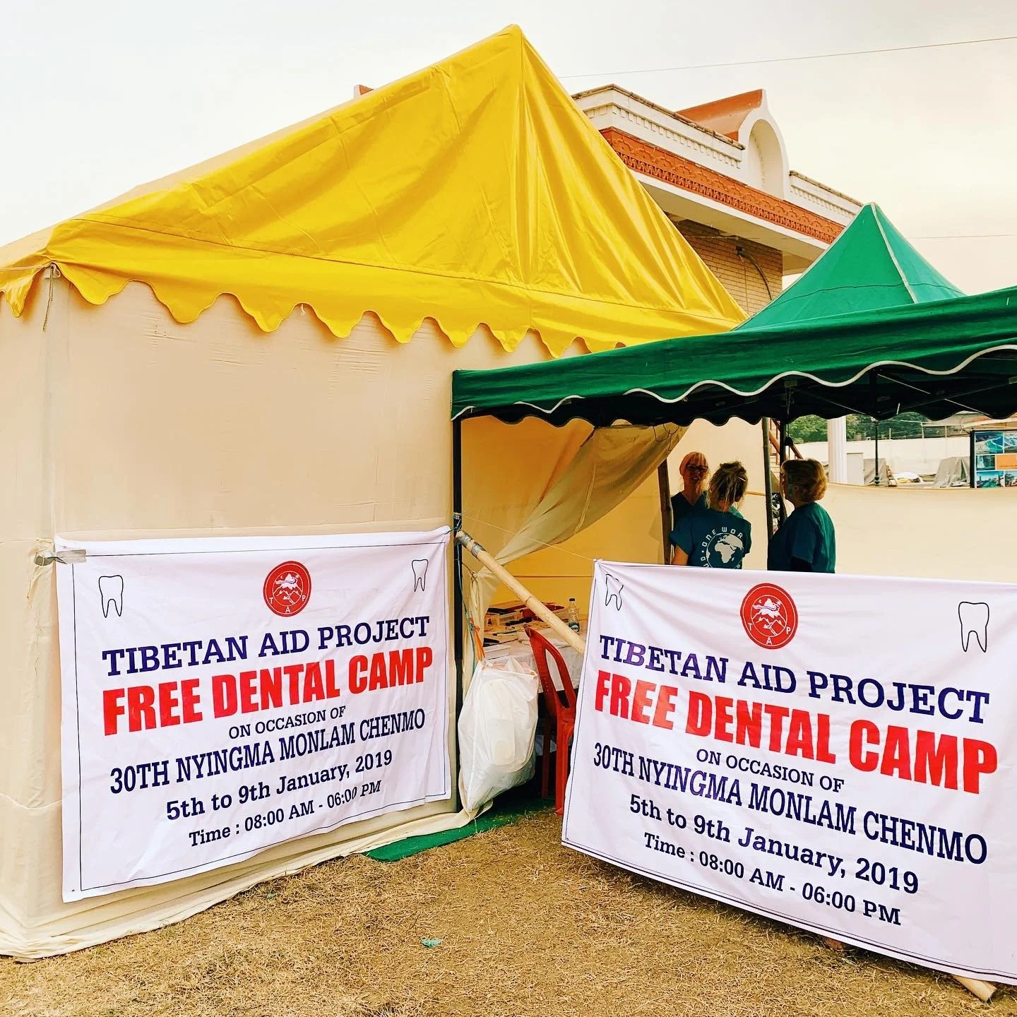 India 2019 Dental clinic sign.JPG