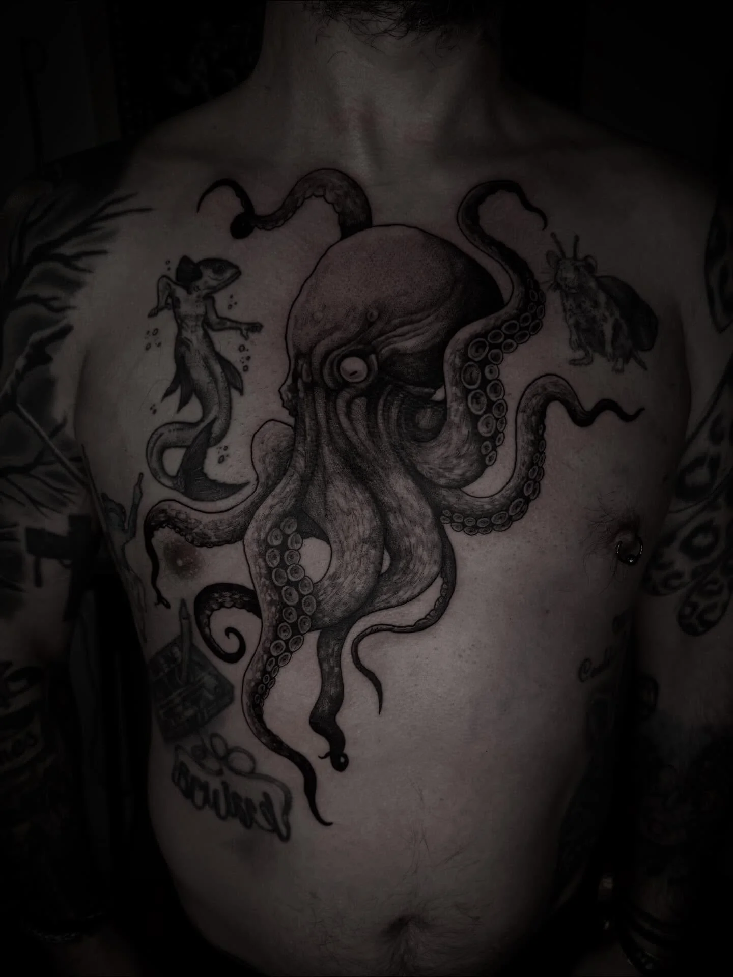 Octopus for Liam. The glare ruining my pics but we move. Thank you for letting me do this for you, I had a blast. 
Swipe for close up on details which are clearer 🐙