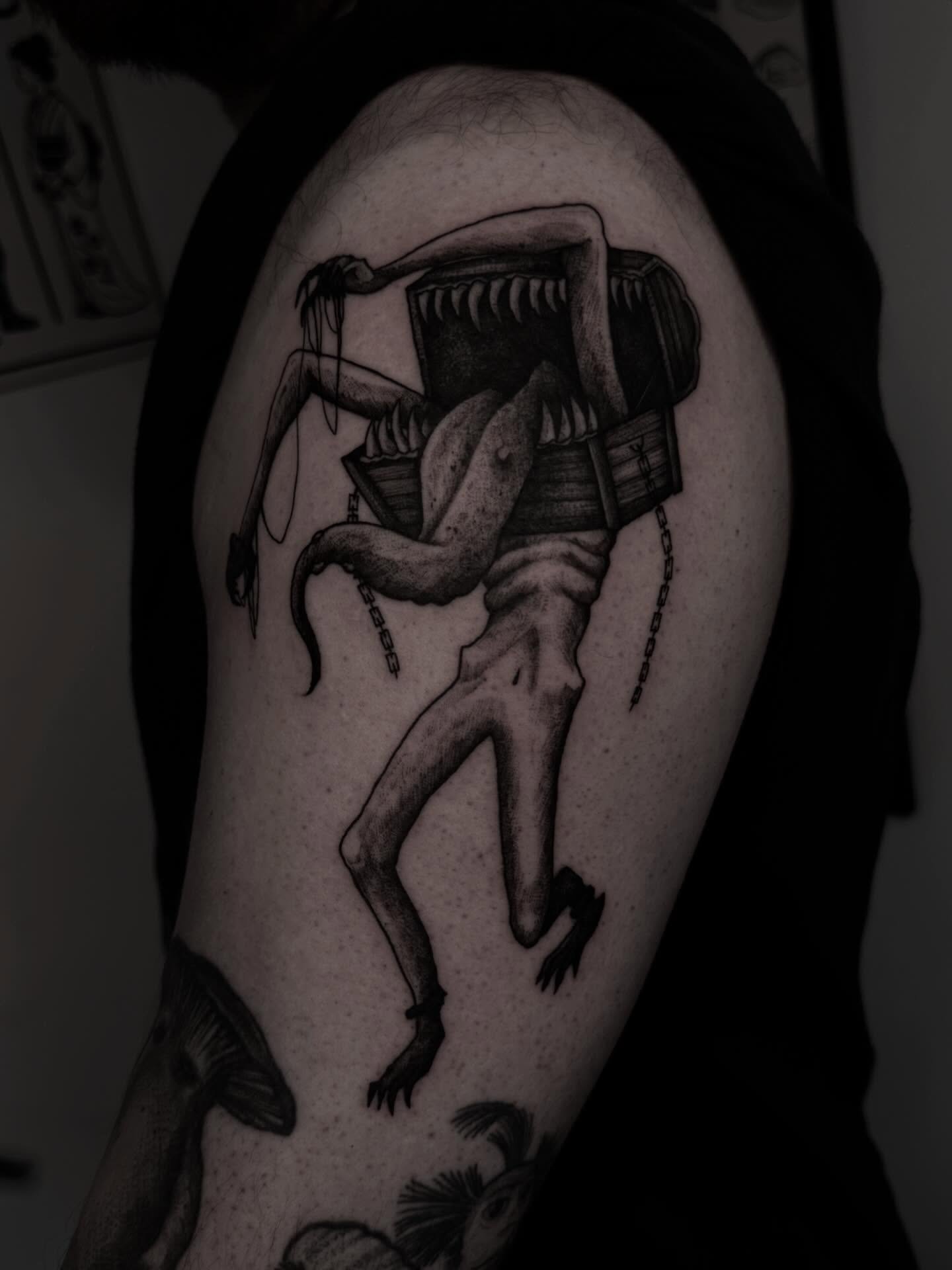 THE MIMIC. Dark souls is pretty cool. 
Absolutely loved creating this piece. So much fun! Thank you 🖤 (above some healed dark souls mushrooms from a while ago)