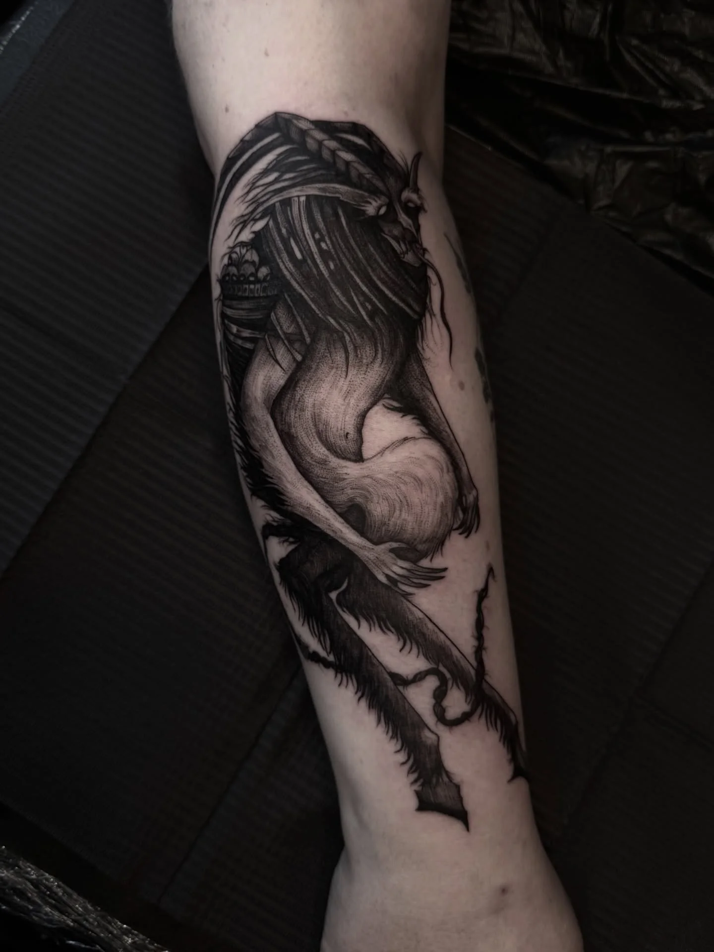 Krampus 🪾 based off of my one of my recent illustrations but a little different to fit the area. Thank you so much! 

#krampus #darkart #darkwork #blackwork #folklore