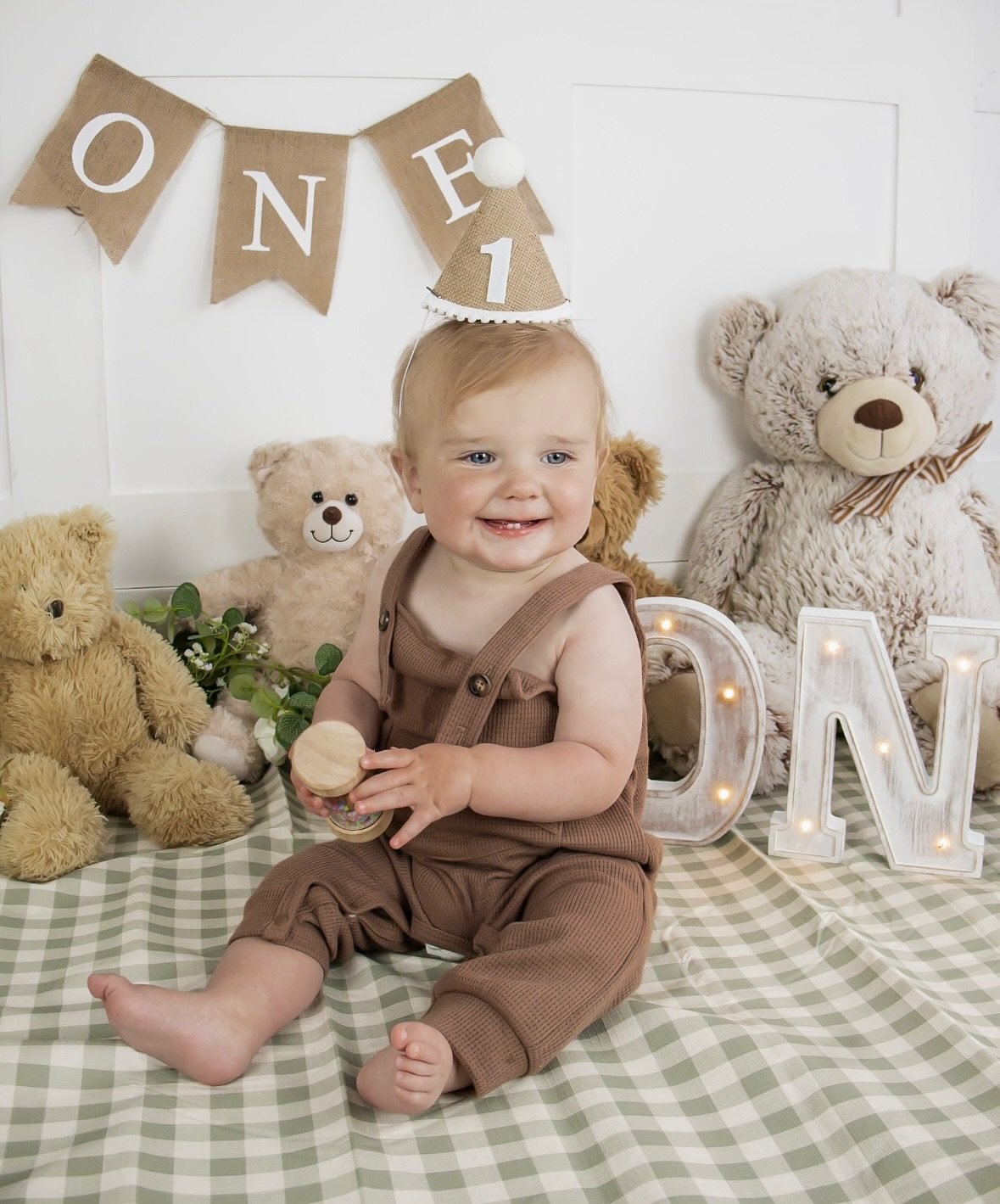 Turning ONE never looked so adorable! 🐻🤎