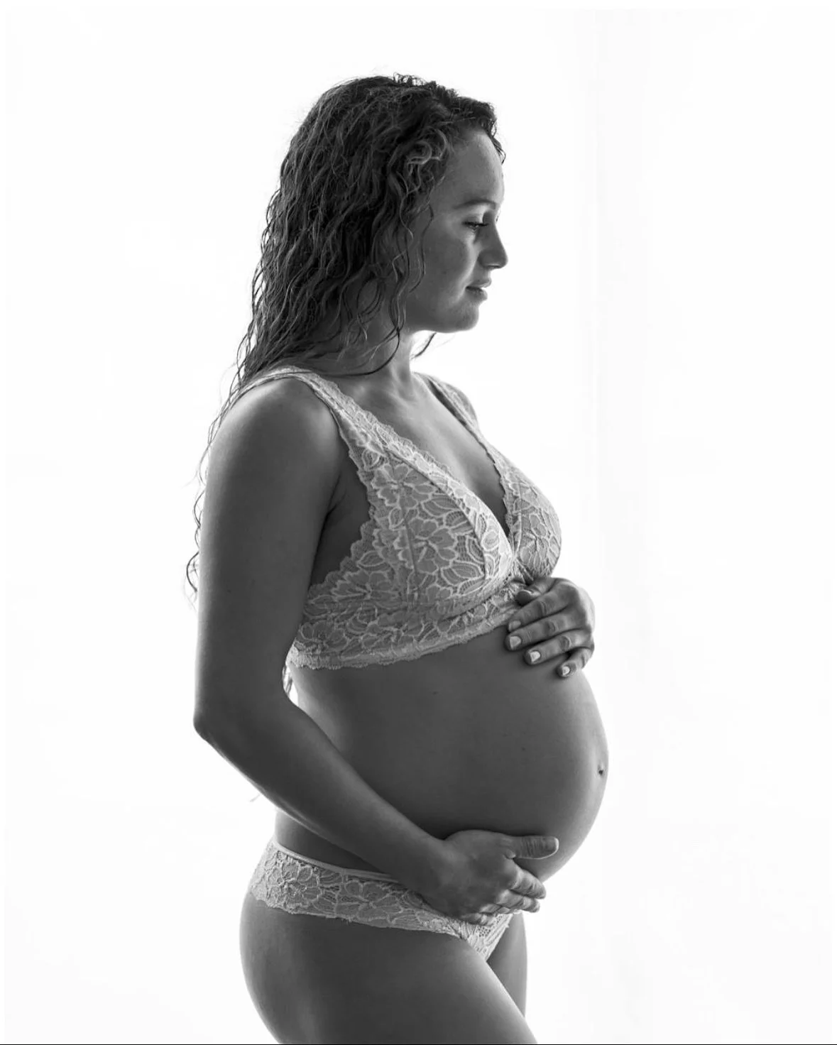 Capturing the glow, the love, and the anticipation &mdash; every maternity story is uniquely beautiful. 🌸
Book your maternity session and preserve these timeless memories. 💫