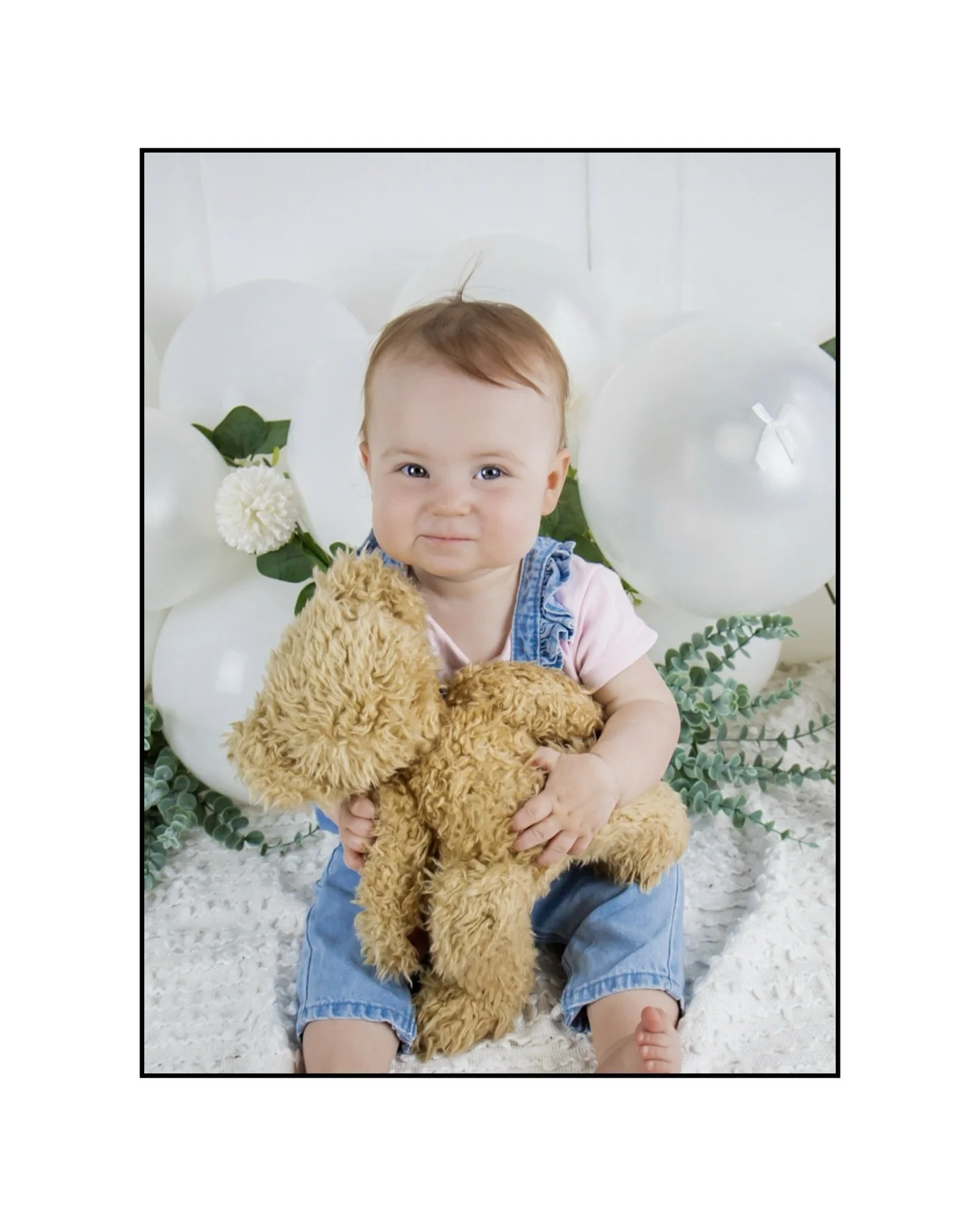 Because celebrating a birthday doesn&rsquo;t have to be messy to be meaningful 🤍
Not into cake smashes? I&rsquo;ve got you &mdash; mess-free birthday sessions are available. Book yours for 2026 now!