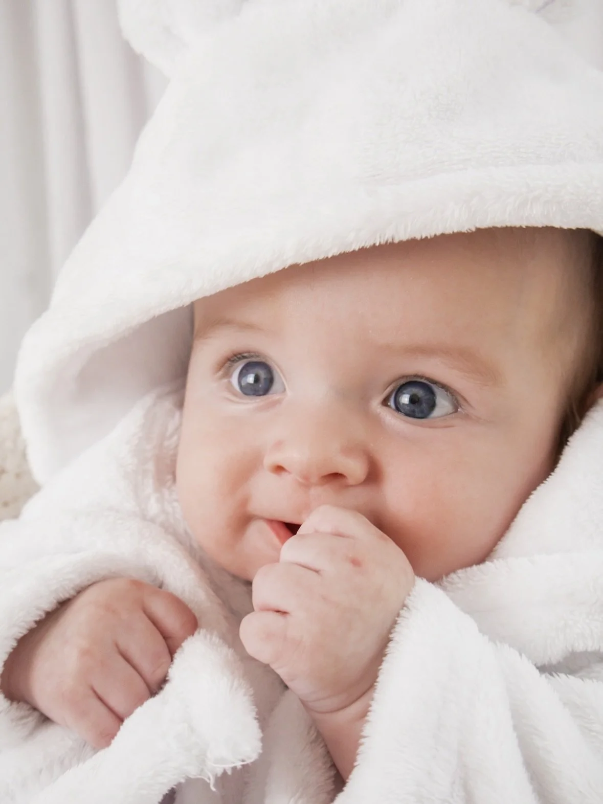 POV: You&rsquo;re only a few months old but already booked in for a spa day. 🫧🤍
These gorgeous little faces absolutely melted my heart during Friday&rsquo;s baby spa session. Just look at those eyes! 😍
#BabySpaExperience #BabyPhotographerUK #BabyP