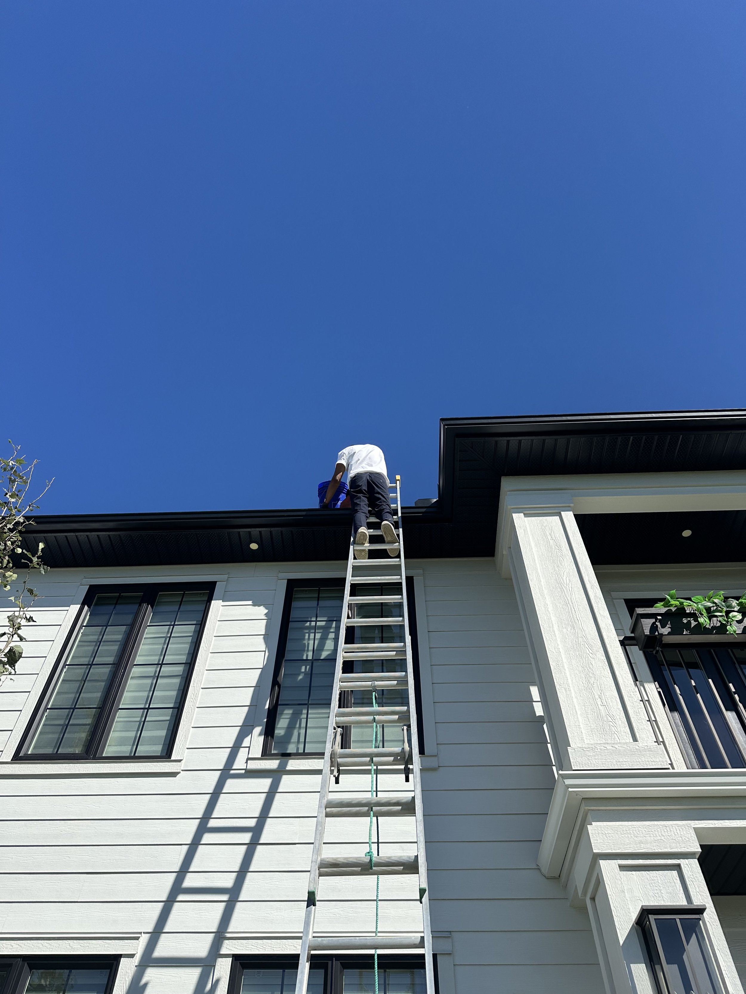 Gutter Cleaning in Calgary: When to Clean Your Gutters and Why It Matters