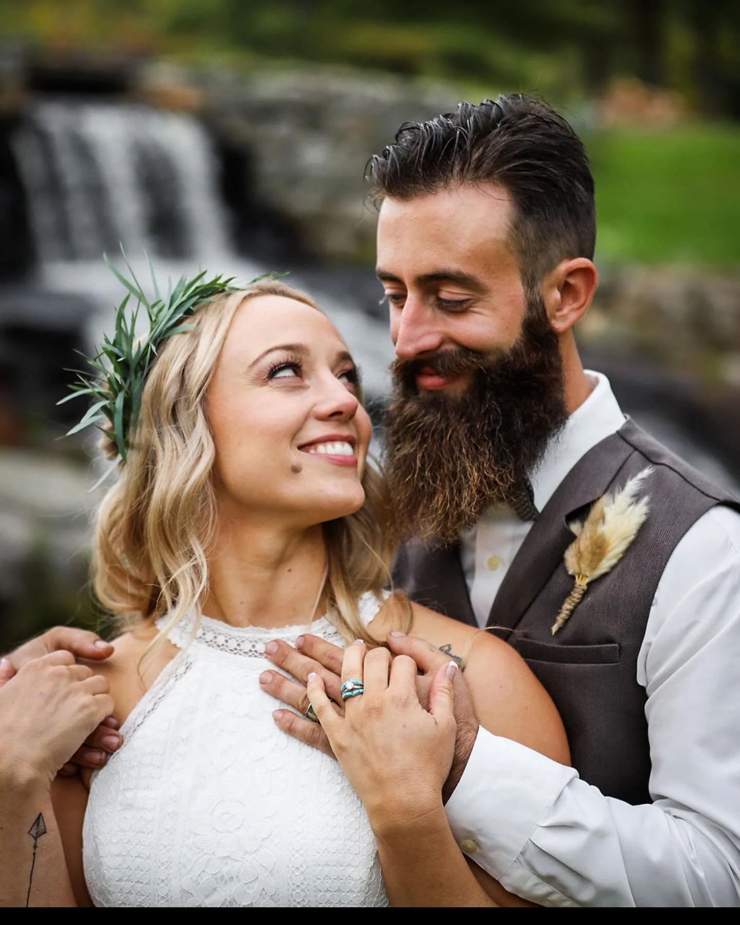 Happiest anniversary to one of the most beautiful couples inside and out! Feeling absolutely blessed to be apart of your day!💄

#nhmakeupartist #wedding #weddingmakeup #nhwedding