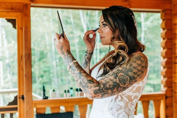 Nearly everyone told me I&rsquo;d be crazy to do my entire wedding party&rsquo;s makeup on the morning of my wedding, but I did it anyways! AND I&rsquo;m so happy I did🤗 Here&rsquo;s why👇

I&rsquo;ve always dreamed of doing my own and at least my m