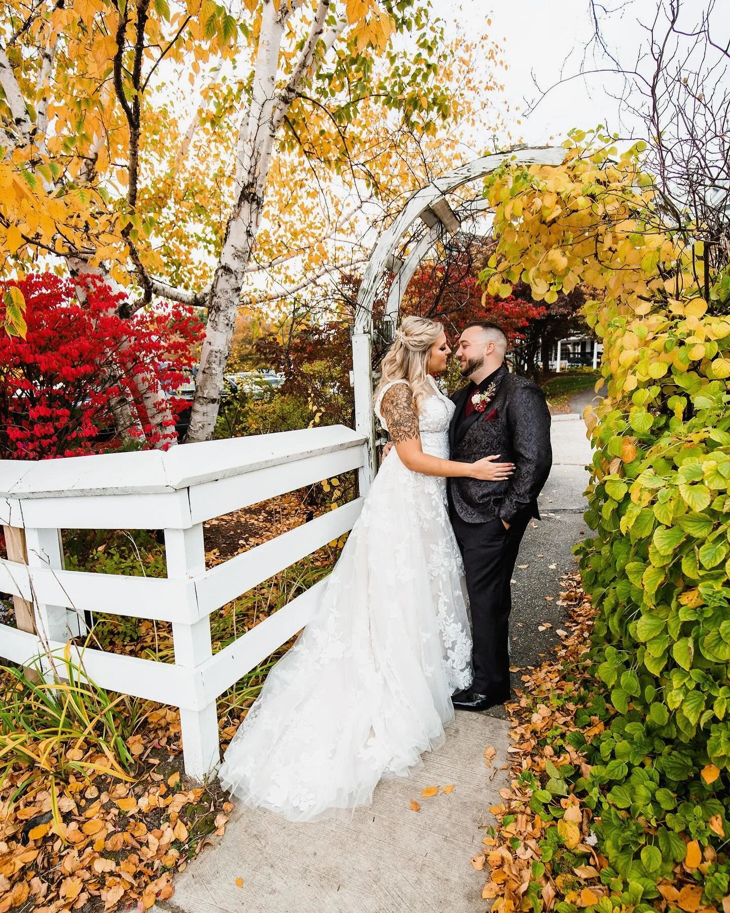Fall 2025 brides, have you booked your makeup and hair yet?🍁💄

I&rsquo;d love to chat! Message me or inquire through my website for pricing and availability! 

Mcgrawartistry.com

#makeupartist #nhmakeupartist #nhwedding #nhweddingmagazine #millfal