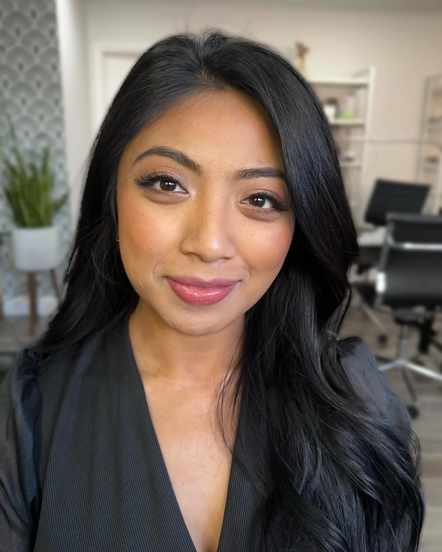 👉Swipe for the before and after✨

Another headshot application for my beautiful friend @_s0phorn and owner of @sandandsolenailbar 💄

#makeupartist #nhmakeupartist #professionalheadshots #headshot #mcgrawartistry