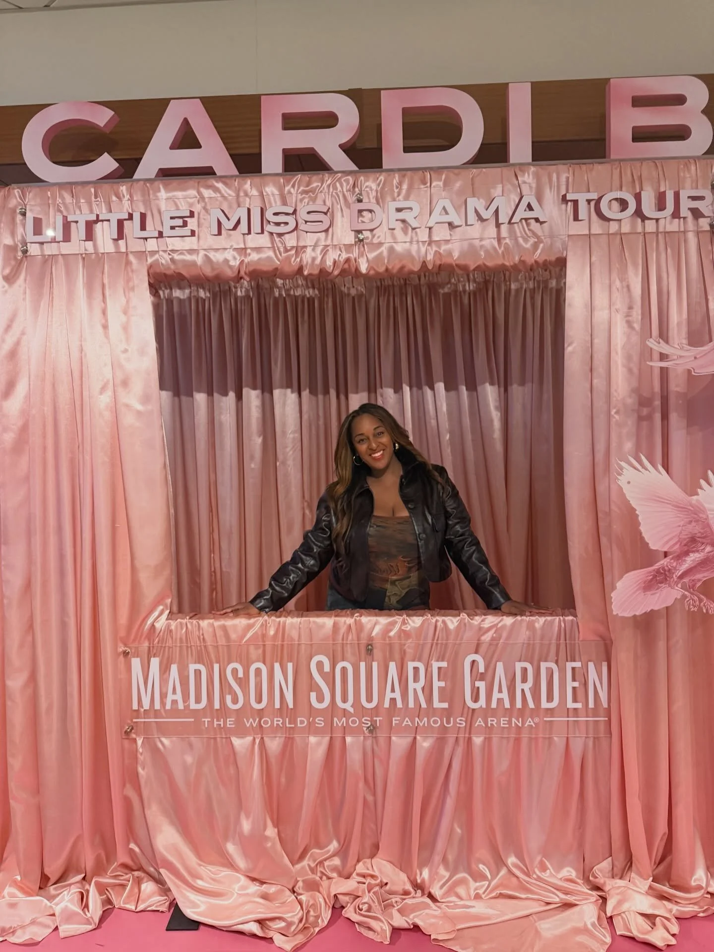 OUTSIDE *3* whole times this week 😅👏🏾! That&rsquo;s my quota. See y&rsquo;all in June 😂&hellip; 

Footnotes:
1) First time seeing a concert at MSG. I know. Insane it took that long. Thank you @chaunceyw00 🫶🏾
2) First time at @sherrishowtv and n