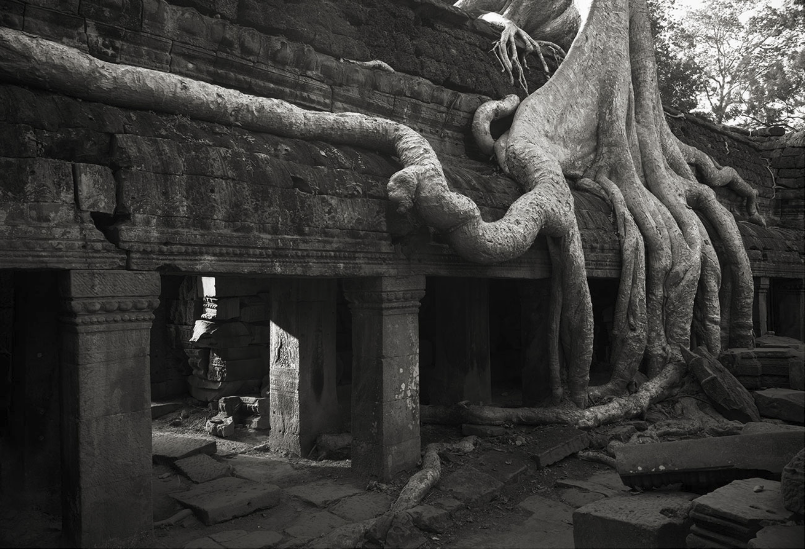 Kenro Izu: Light Over Ancient Angkor