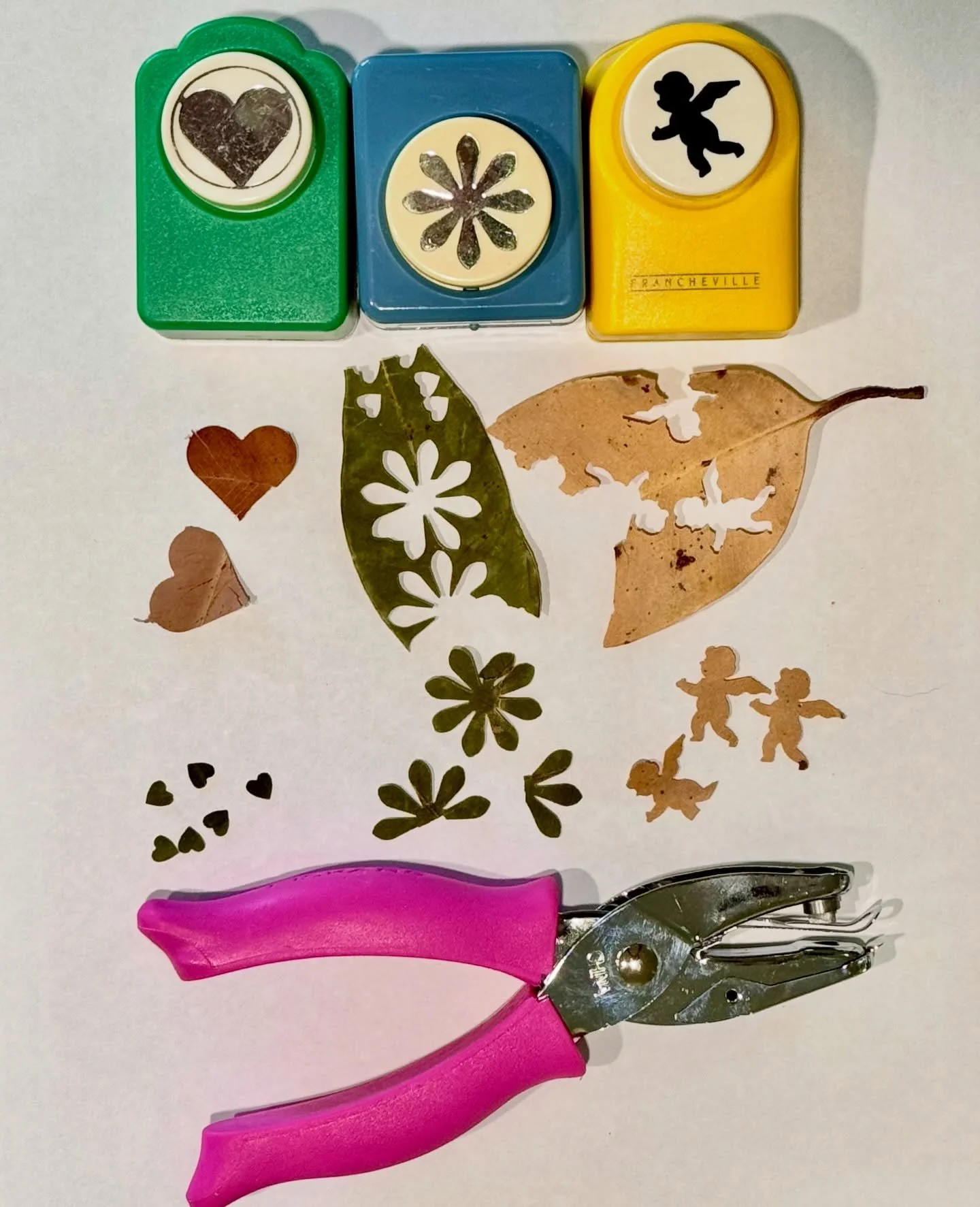 Angels and snowflakes with multi sized hearts &hearts;️ 👼❄️

I have decided to do a short workshop on mindfully making nature leaf confetti as it has really been a fun and surprisingly rewarding journey.

I had the heart punch in my craft supplies a