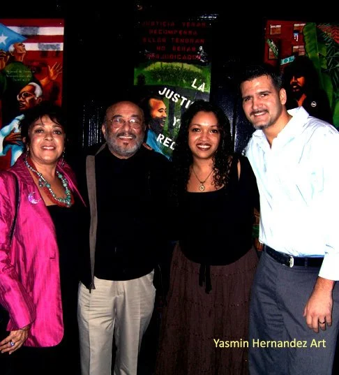 Yasmin con su marido, su mentora-la matriota, ex prisionera, ancestra Dylcia Pagán, y el maestro Eddie Palmieri. Desvelación de su serie "Soul Rebels", El Museo del Barrio, 2005.