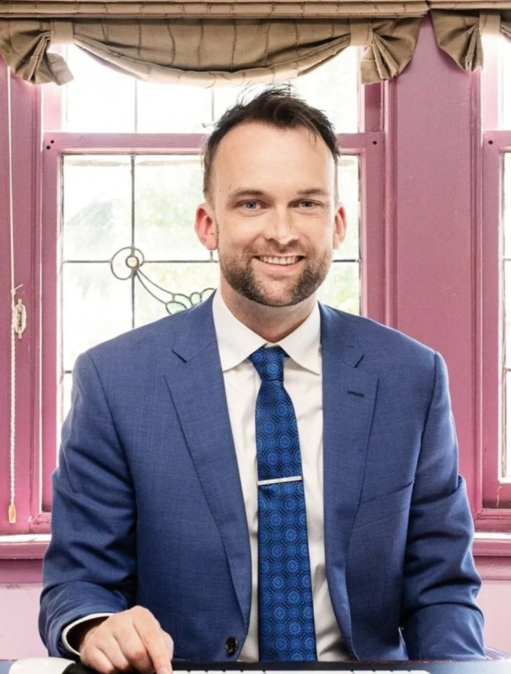 Meet Dr. Thomas Carins