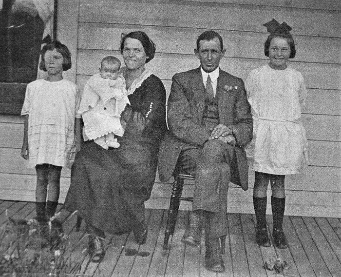Syd, Phyllis, Kit, Walter and Nora at Opiki Downs, Ararata, 1926