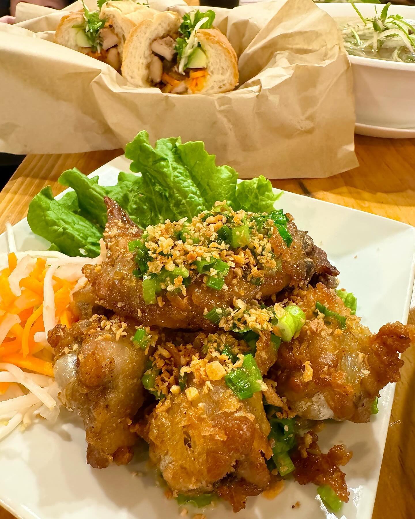 Garlicky chicken wings .. our new and improved recipe 🤤🤤🤤
.
.
.
.
.
.
#baoguettebistro #yvreats #yvrfoodie #richmondeats #richmondfood #richmondfoodie #kerrisdale #richmondbc #vancouver