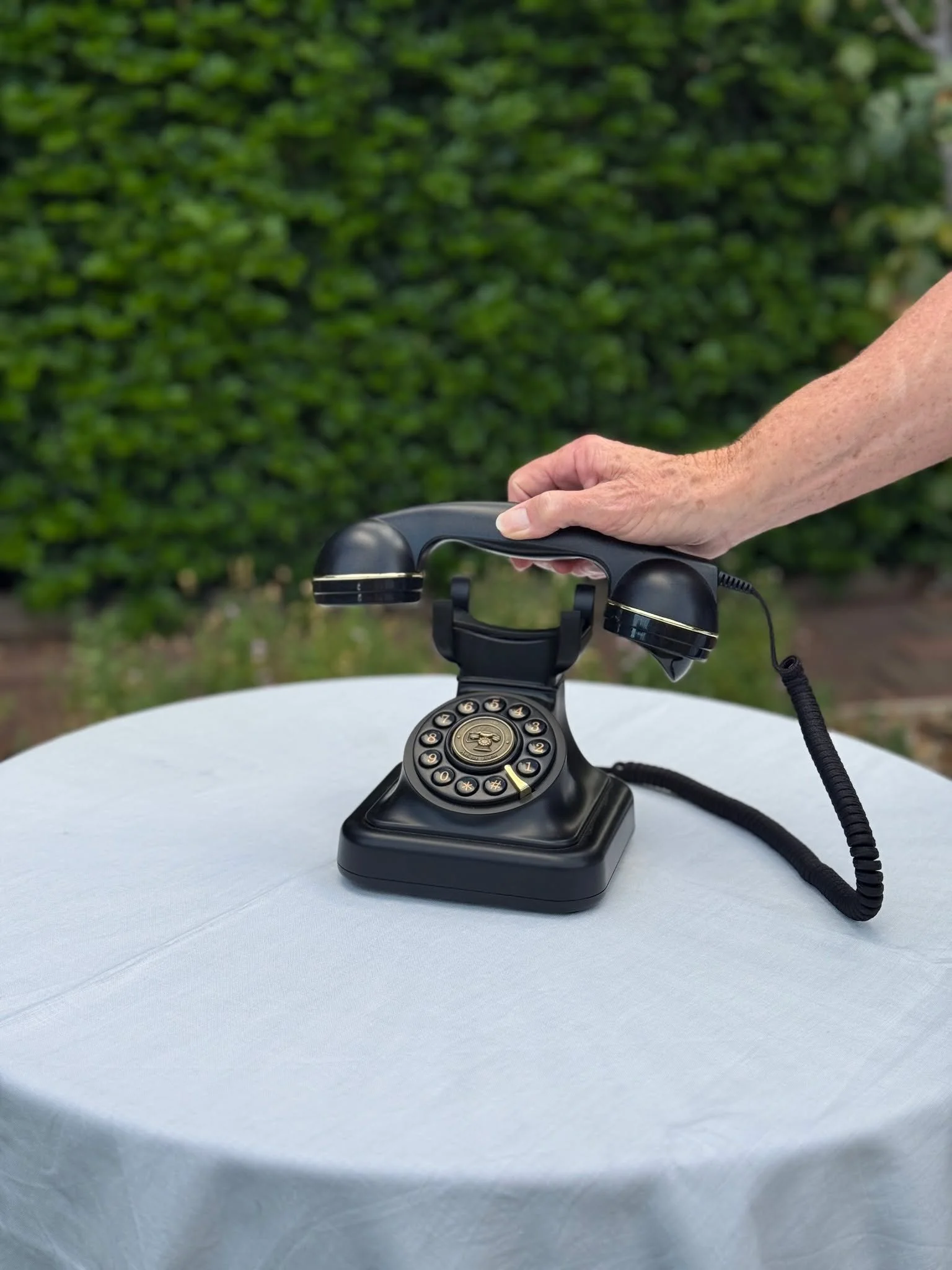 💌 Capture the Voices That Matter 💌
Our Audio Guestbook is a beautiful way to remember your big day through the words and voices of your loved ones. A truly unique keepsake! Guests leave heartfelt messages, and you receive memories that last forever