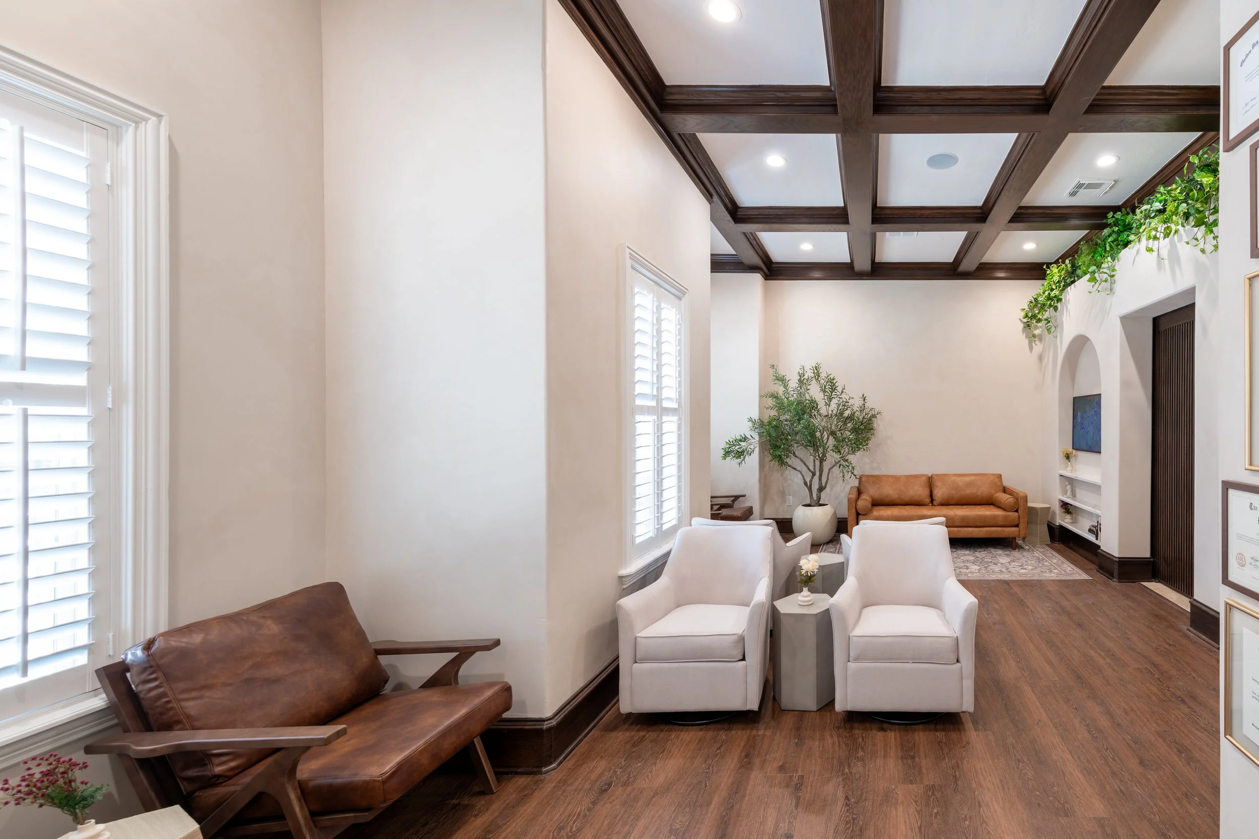 Image displaying the serene waiting room in Ivy Dermatology & Surgery Clinic in Colleyville, TX.