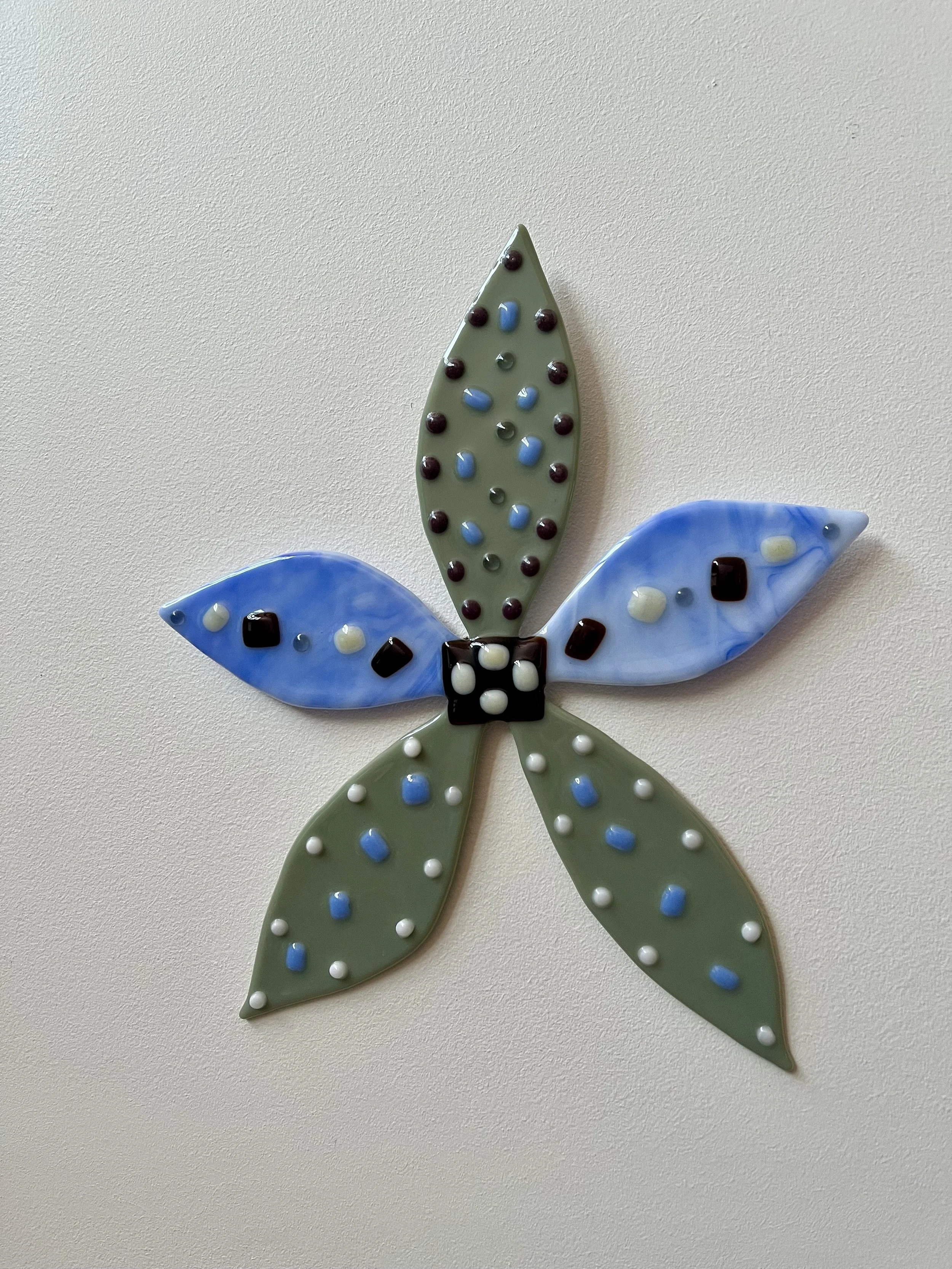 Zephyr Wall Flower
