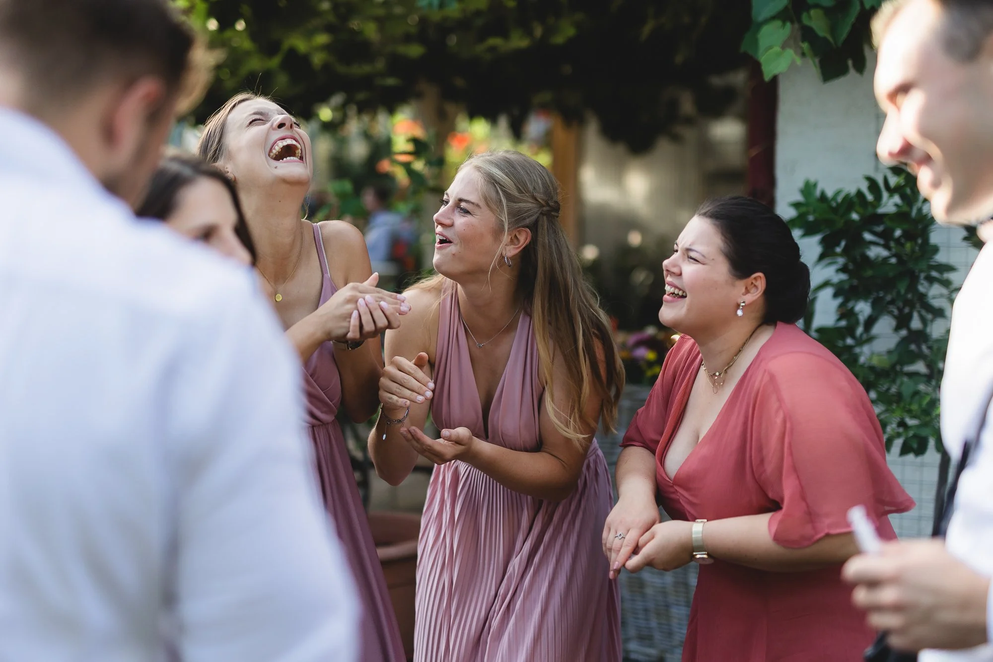 Hochzeitsfotos von Sina und Lena, einem LGBTQ+ Paar in Stuttgart, aufgenommen von einem Hochzeitsfotografen aus Stuttgart.-2.jpg
