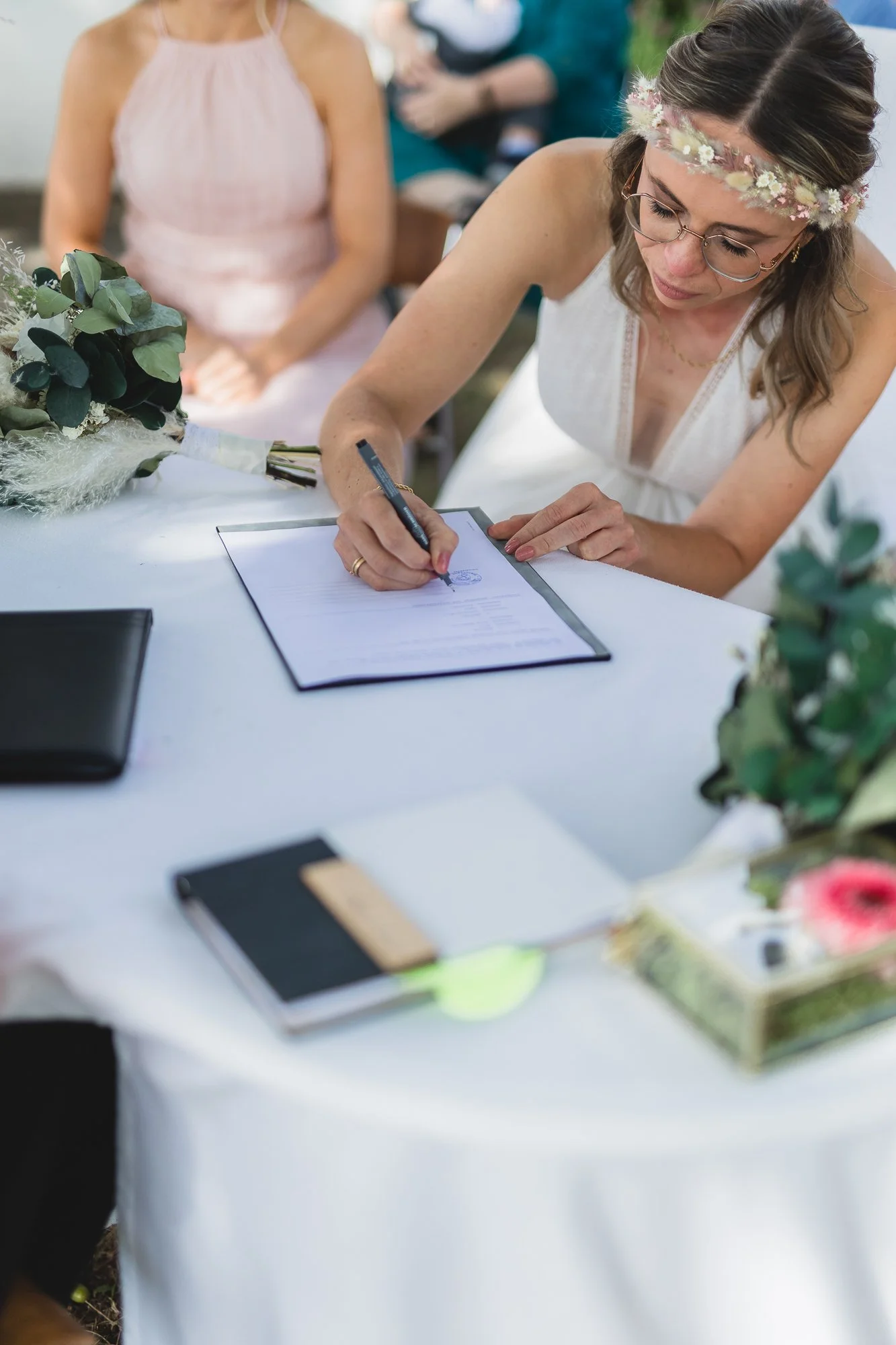 Hochzeitsfotos von Sina und Lena, einem LGBTQ+ Paar in Stuttgart, aufgenommen von einem Hochzeitsfotografen aus Stuttgart.-41.jpg