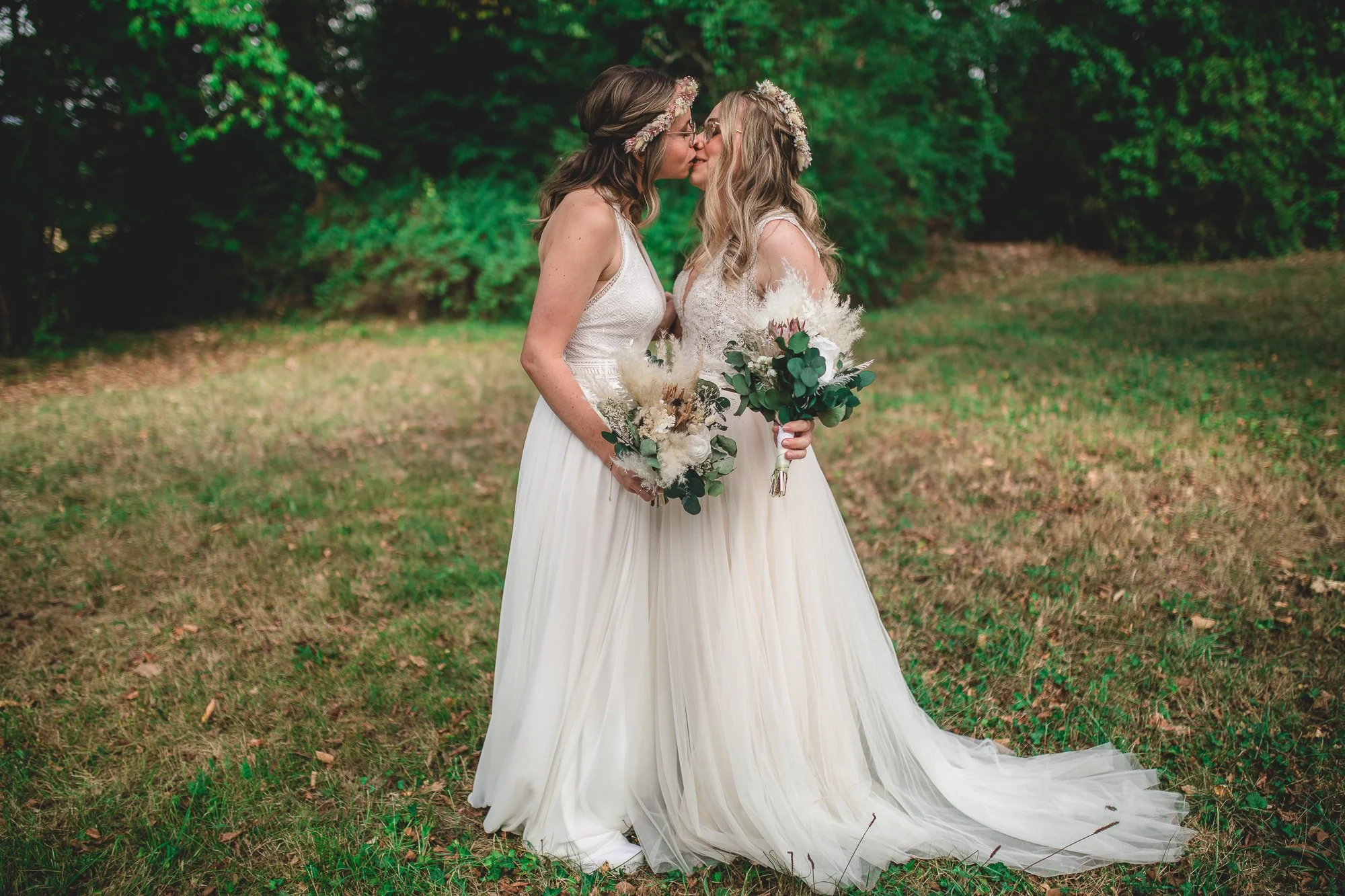 Hochzeitsfotos von Sina und Lena, einem LGBTQ+ Paar in Stuttgart, aufgenommen von einem Hochzeitsfotografen aus Stuttgart.-53.jpg