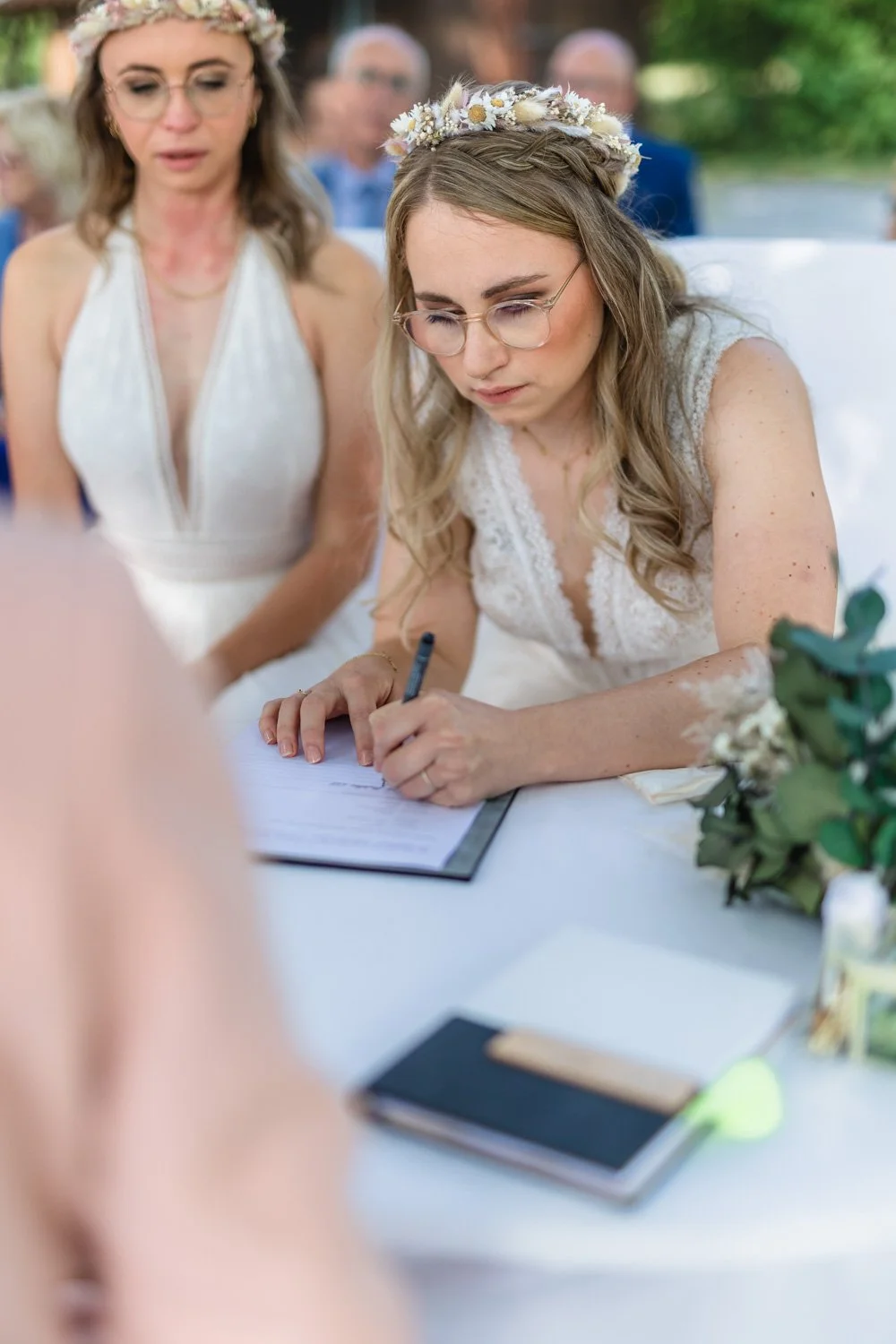 Hochzeitsfotos von Sina und Lena, einem LGBTQ+ Paar, in Stuttgart, aufgenommen von einem Hochzeitsfotografen2.jpg