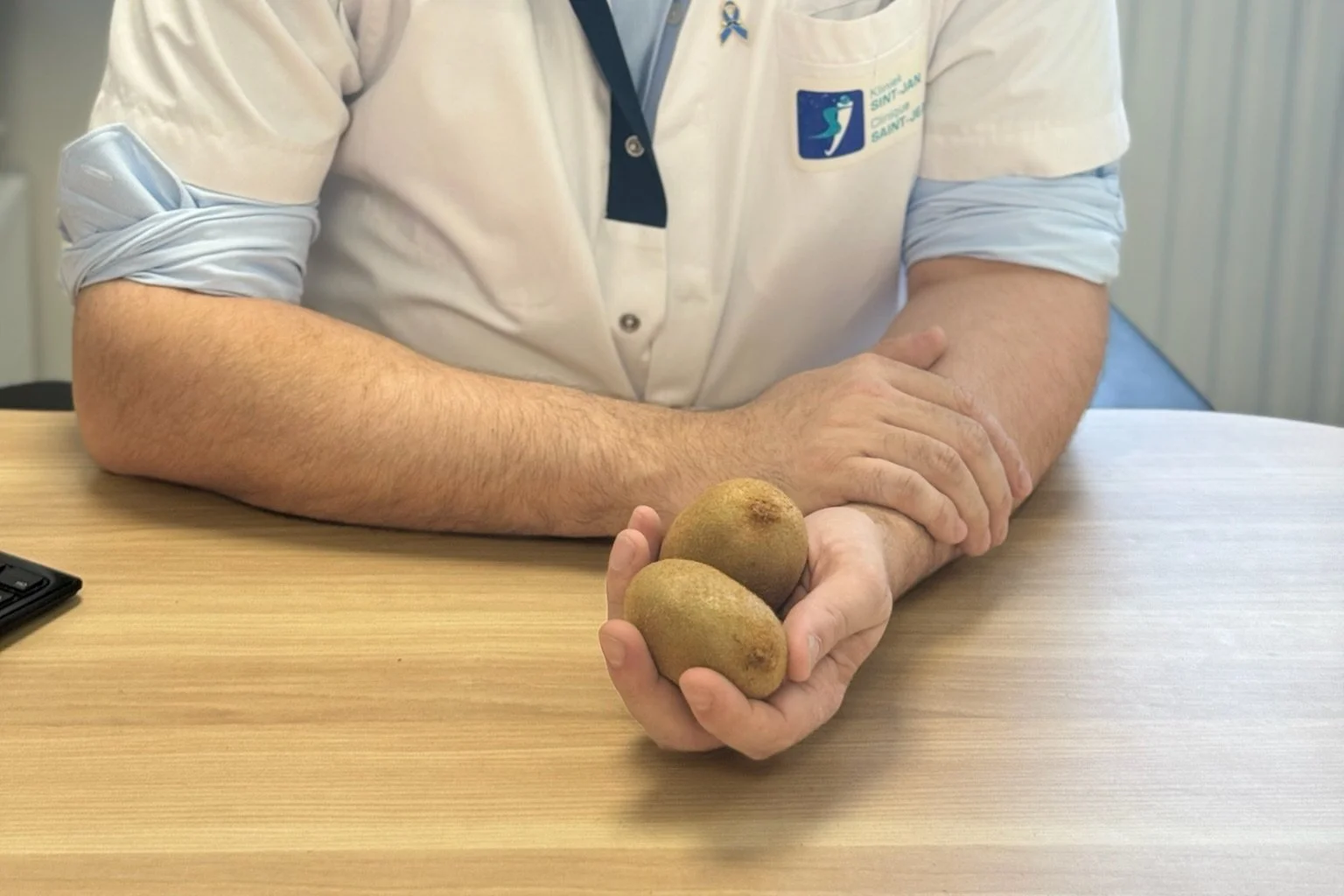 La clinique Saint-Jean invite les hommes à examiner leurs testicules : "Examinez vos kiwis".