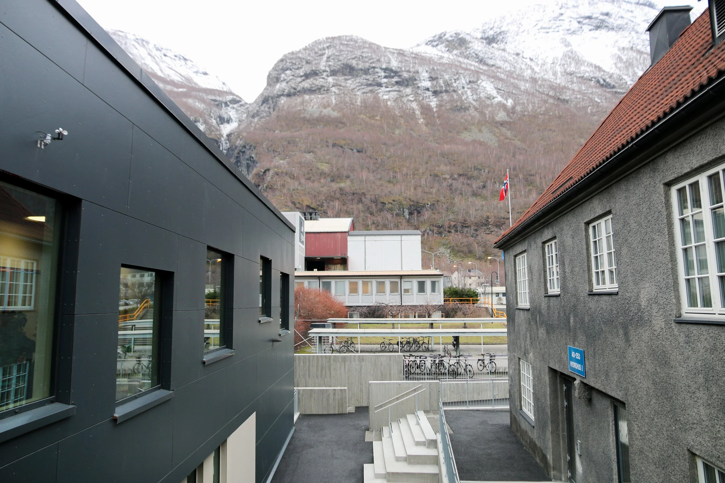Ledig stilling som administrasjons- og servicemedarbeidar