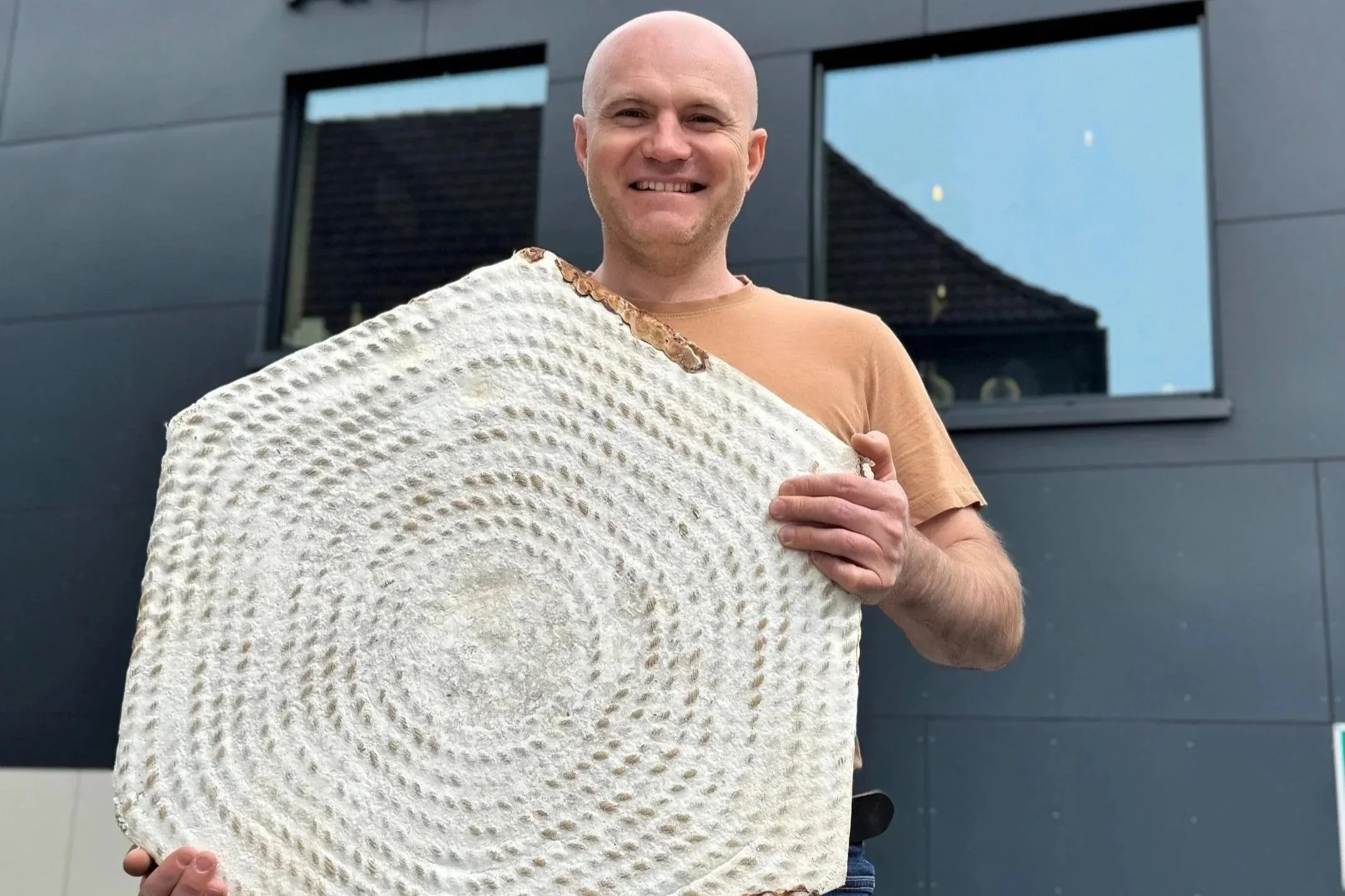 Maksym har gått frå språkpraksis til å bli produksjonsleiar