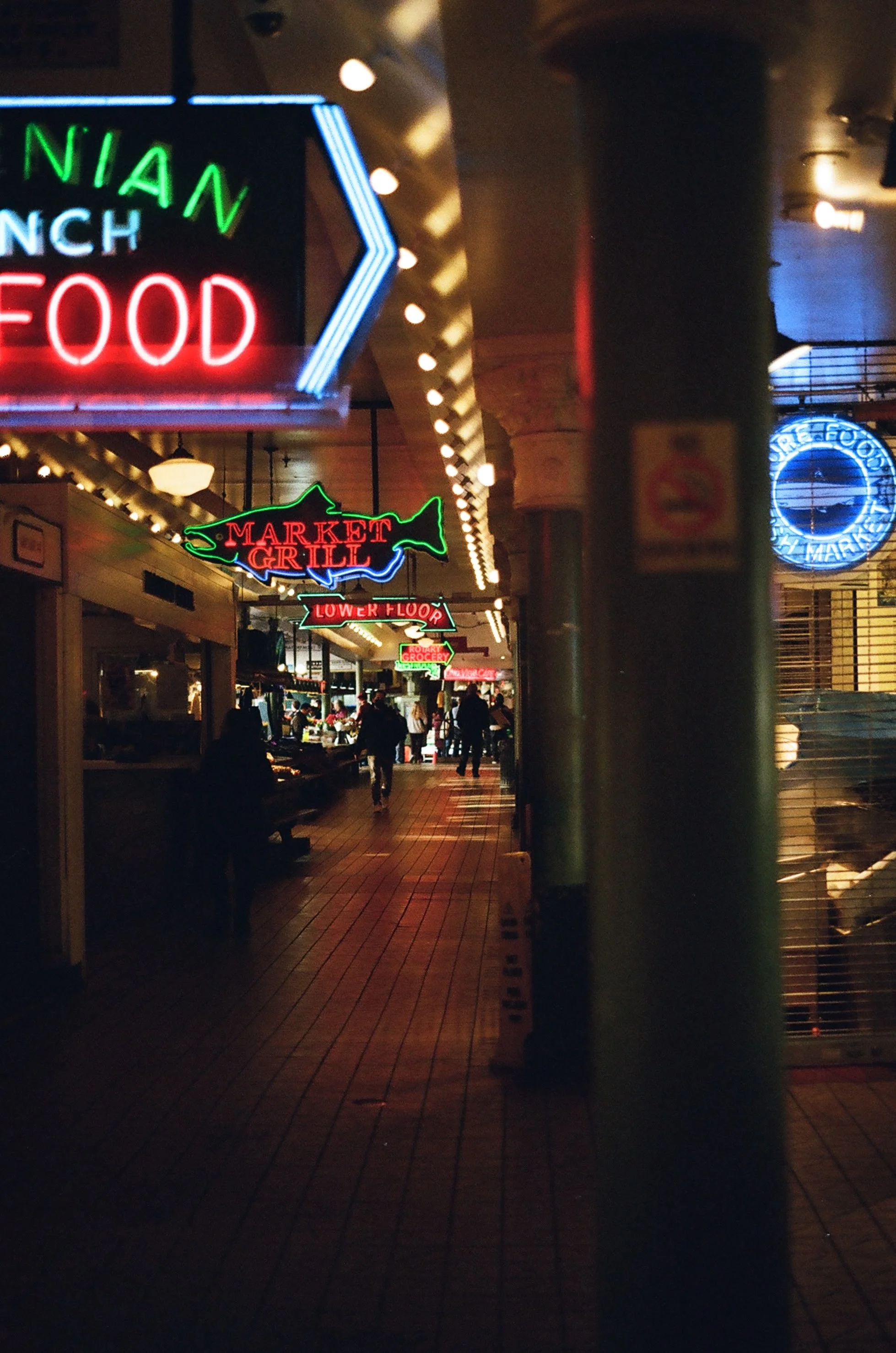  Spotting some neon in Pike Place Market 