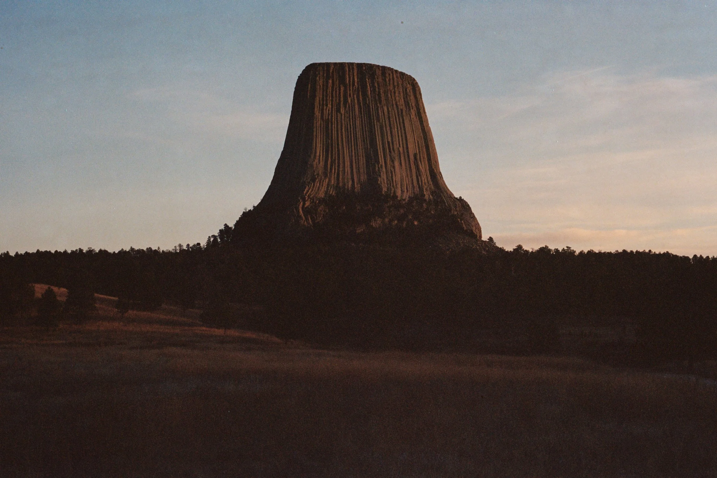  Devils Tower, sprouting out of the Wyoming ground 