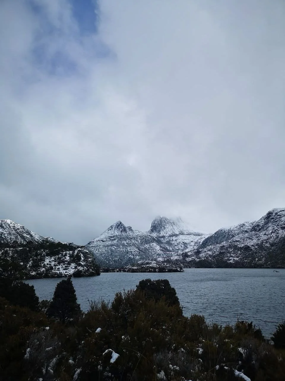 Snow has returned to Cradle Mountain today, and we’re expecting it to continue throughout the week! βοΈβοΈβ¨πΎ
Thanks to Vlad Vovk for capturing these first two stunning shots. πΈ
Book your session now and experience the snow, sauna, and wildern