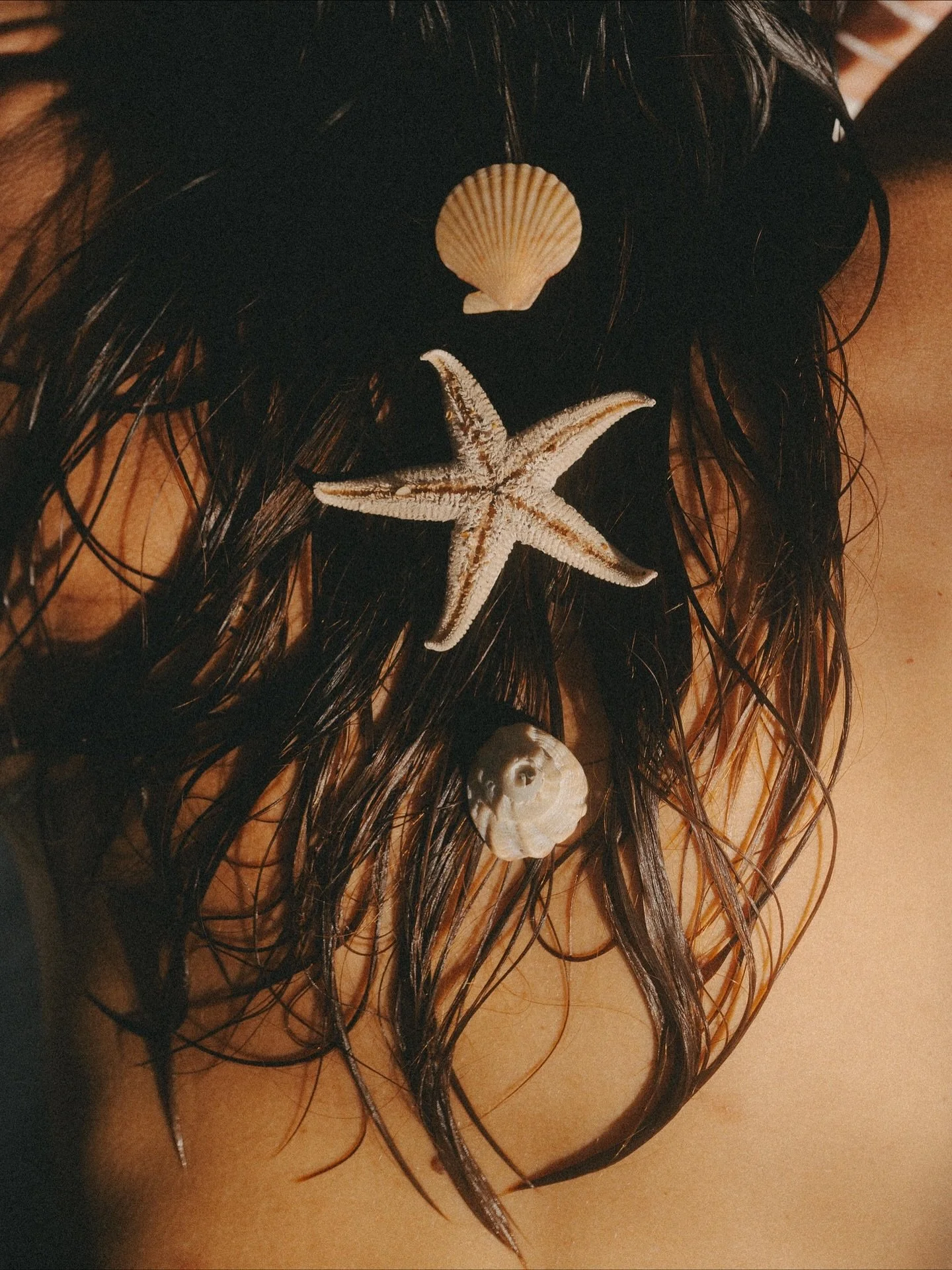 Did you know our facial serum is also great for your hair? Our Solar blend isn&rsquo;t just for glowing skin &mdash; it&rsquo;s a nourishing ritual for your hair and scalp too.

Organic jojoba oil closely mimics the scalp&rsquo;s own natural oil, hel