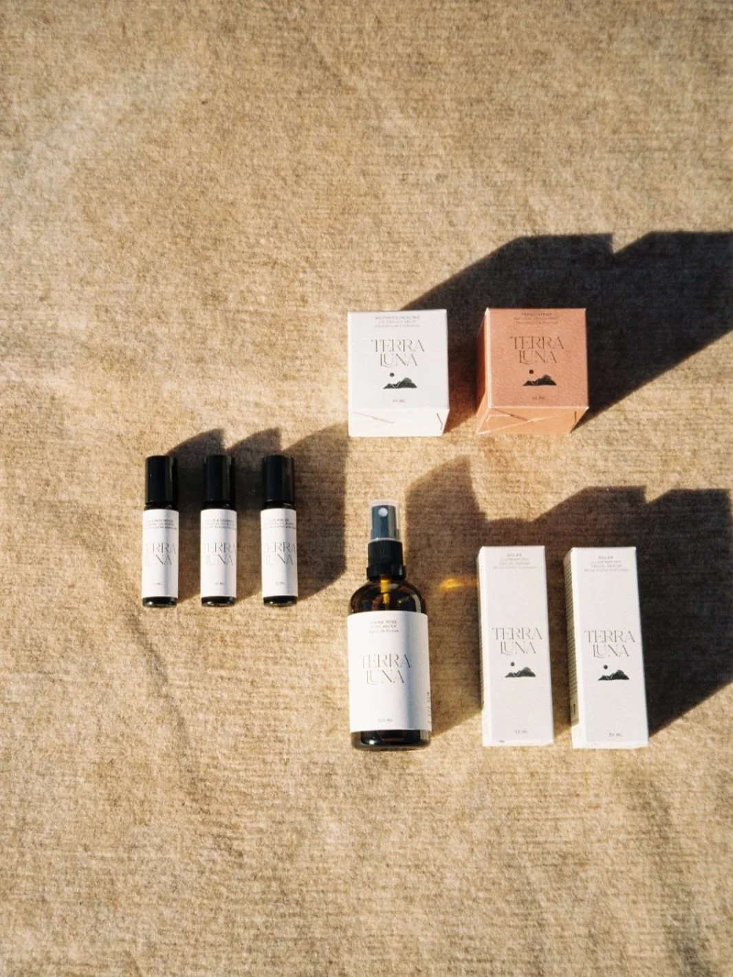 January in Mallorca feels quiet and soft.
A new year begins, and winter is inviting us to slow down.
Our favorite product this time of year is the calendula salve, a sweet little winter companion to care for dry skin for the whole family. To use as a