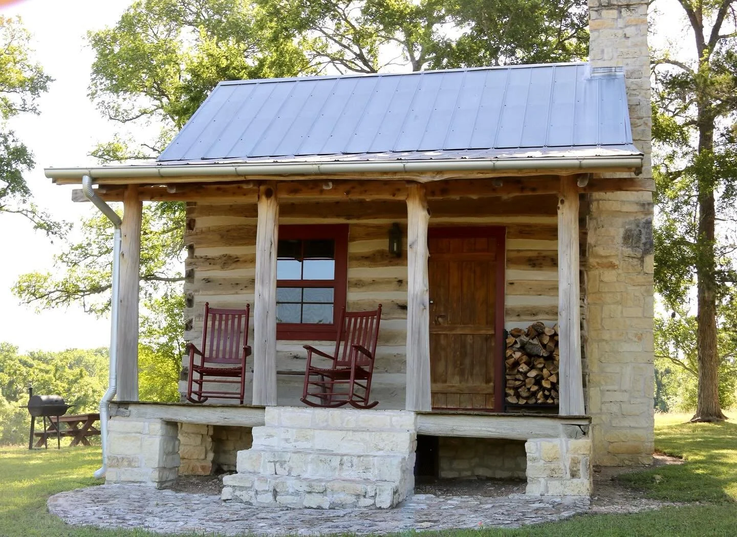 Be enchanting ✨🌻

Surround yourself with the beautiful and enchanting scenery at the farm! #starhill #starhillfarm #cabins #getaway #farmlife
