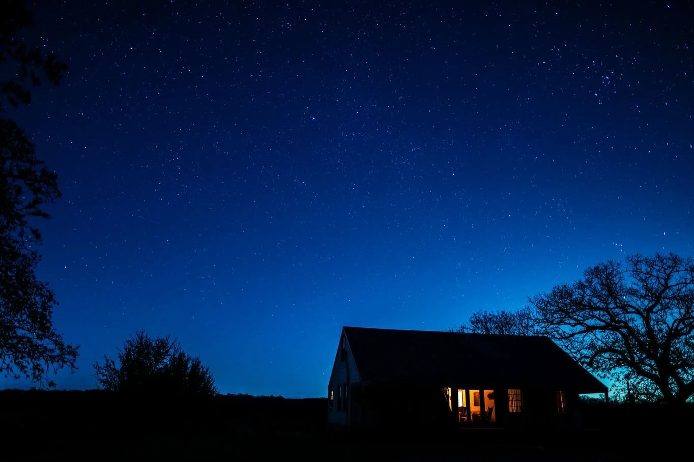Enjoy open skies from night to dawn 🌌 🌄

#countrycharm #texasgetaway #natureescape