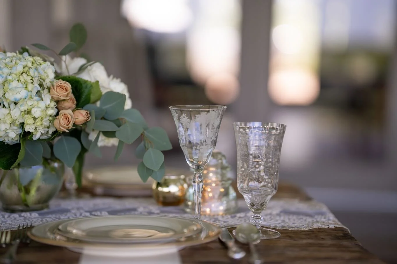 Hope everyone is soaking up the holiday weekend, sharing good food, good company, and moments that turn into lifelong memories 🍽️💐🍁✨

#holidays #tablesettingideas #familygathering #friendsandfamily