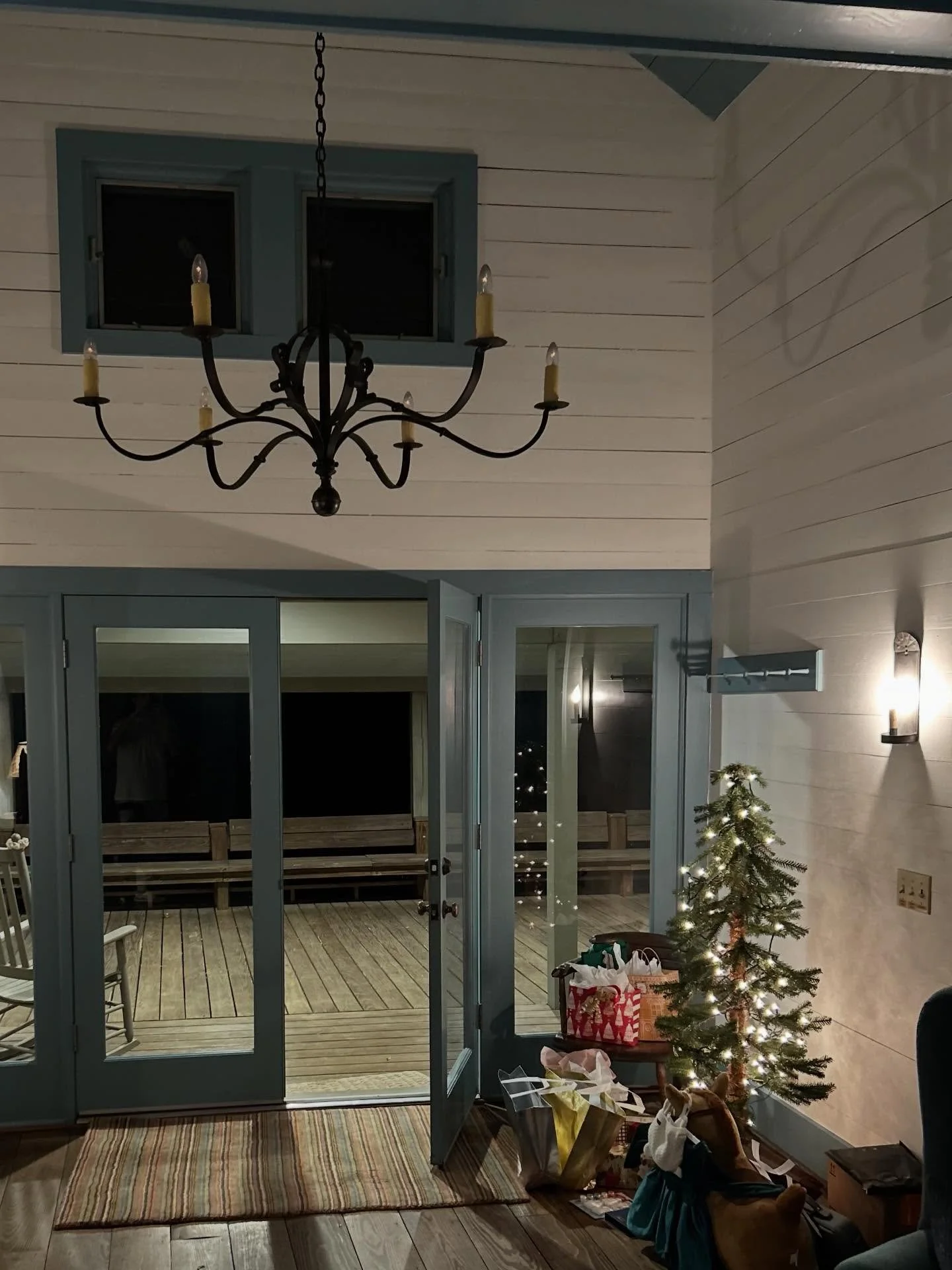 Merry Christmas from StarHill Farms 🎄🎁 Cozy nights, twinkling lights, and memories made deep in the heart of Texas 🤍✨