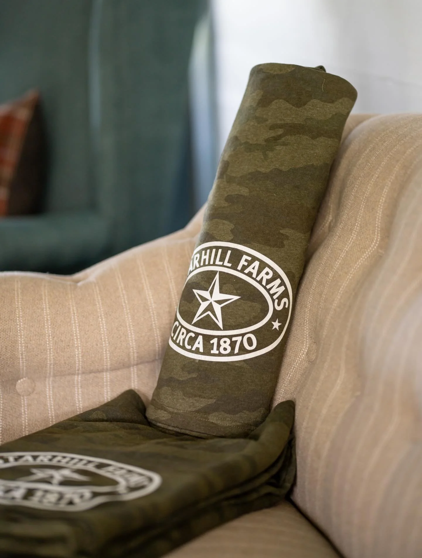 Be rejuvenated 💚

There&rsquo;s no better way to prepare for a cold front than to wrap yourself in a blanket! Even better, one this is our merch! Shop now and pick out one for you, your friends, or your family! #newulm #starhillfarms #countryside
